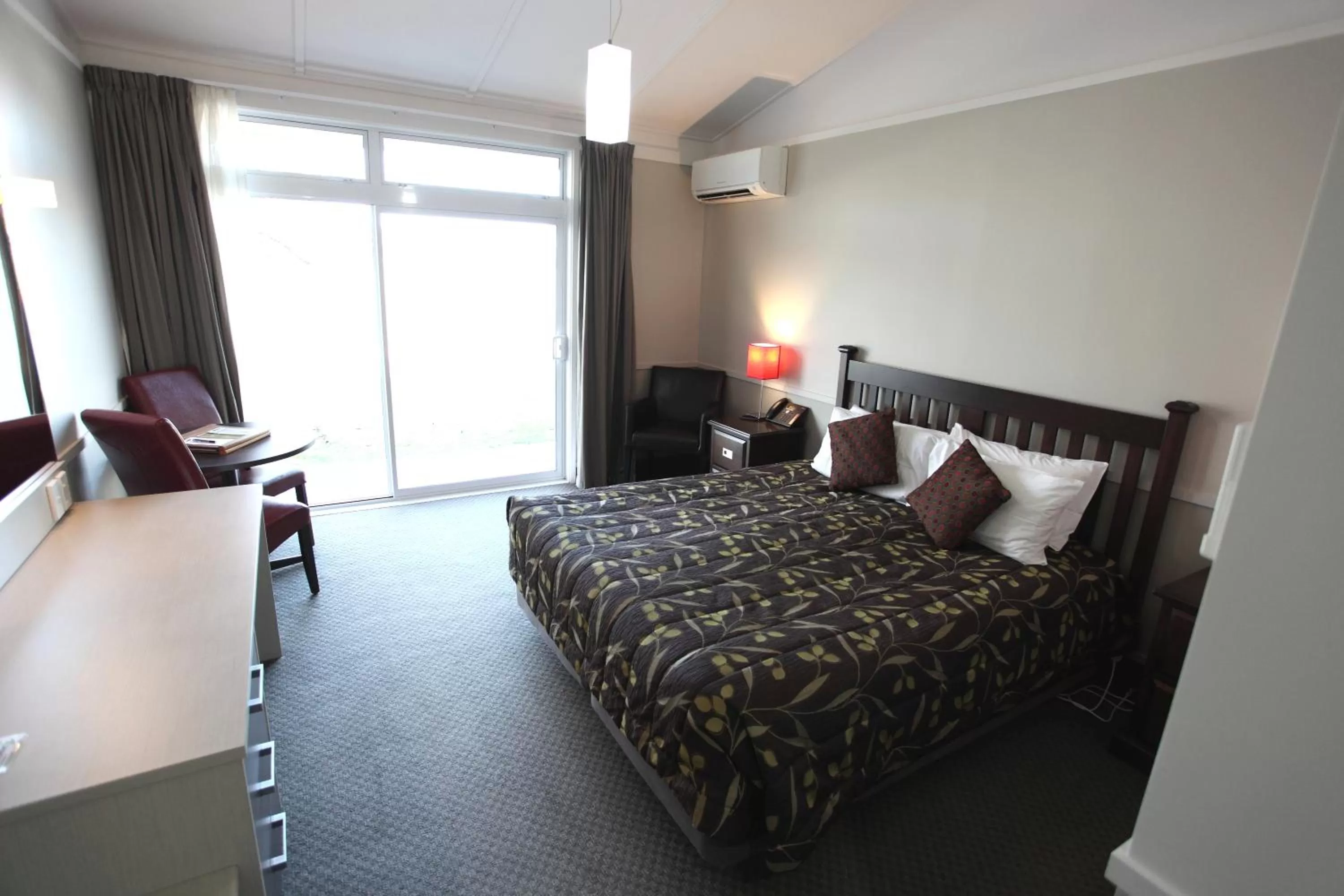 Day, Bed in Hotel Ashburton