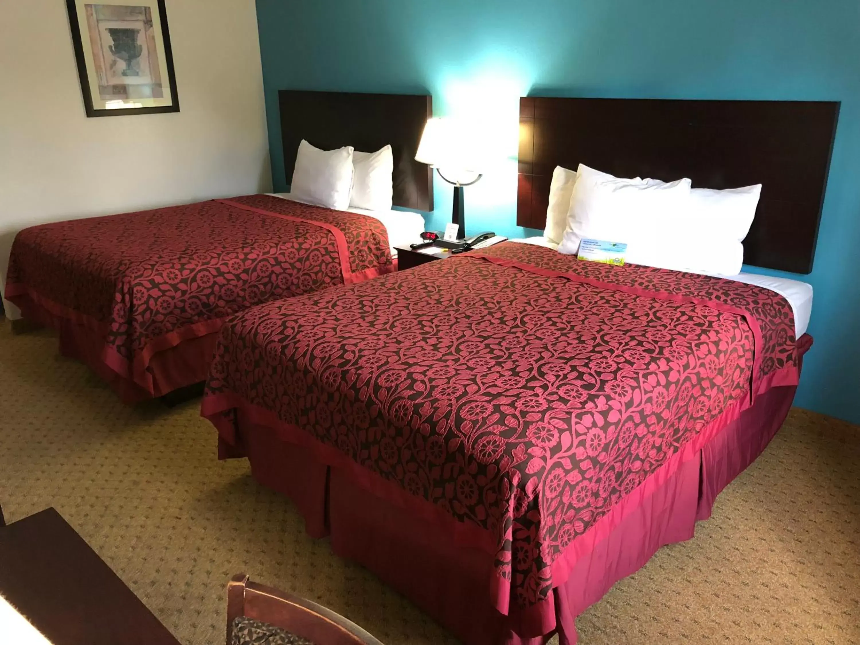 Bed in Days Inn & Suites by Wyndham Conroe North