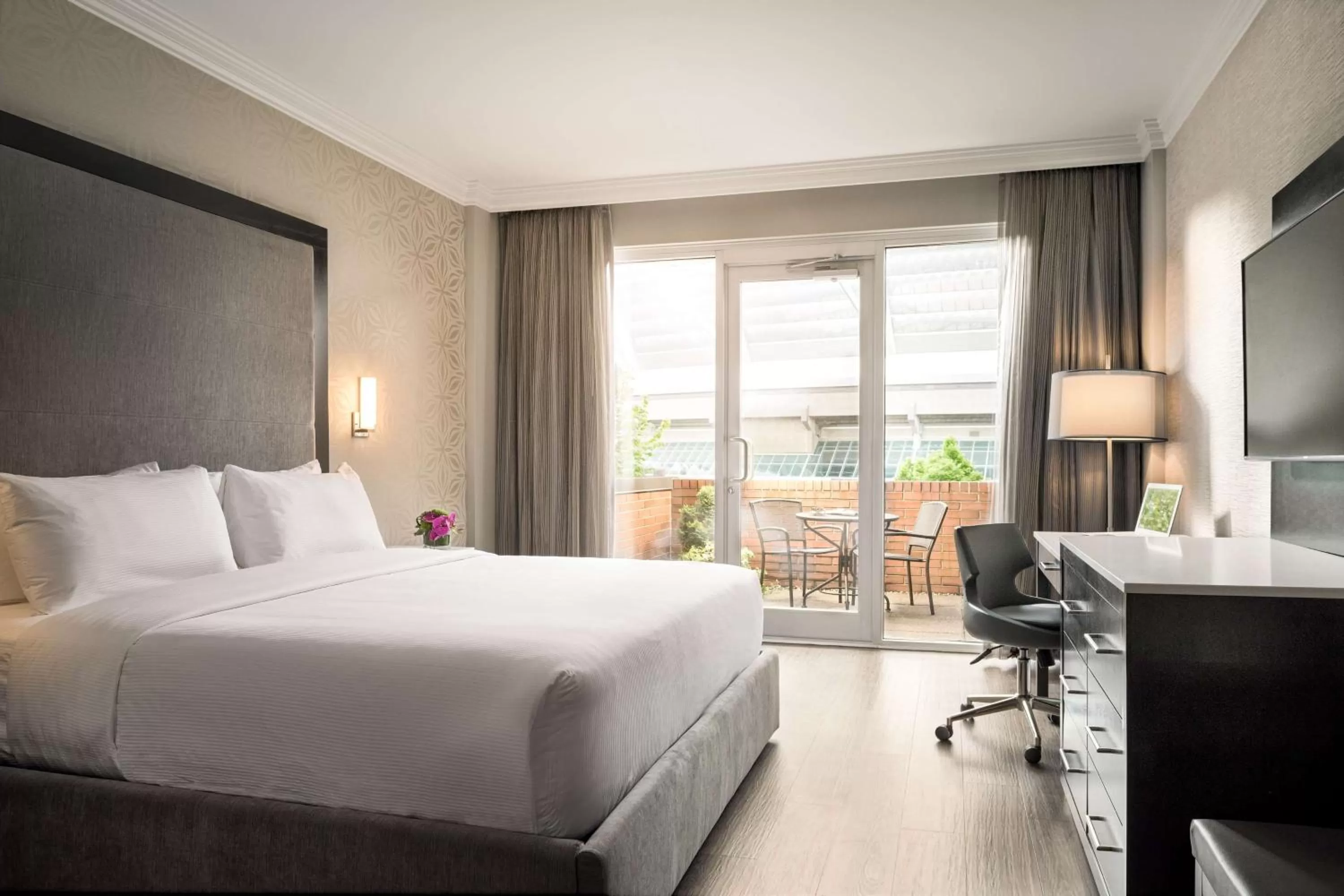 Balcony/Terrace, Bed in Georgian Court Hotel, WorldHotels Elite