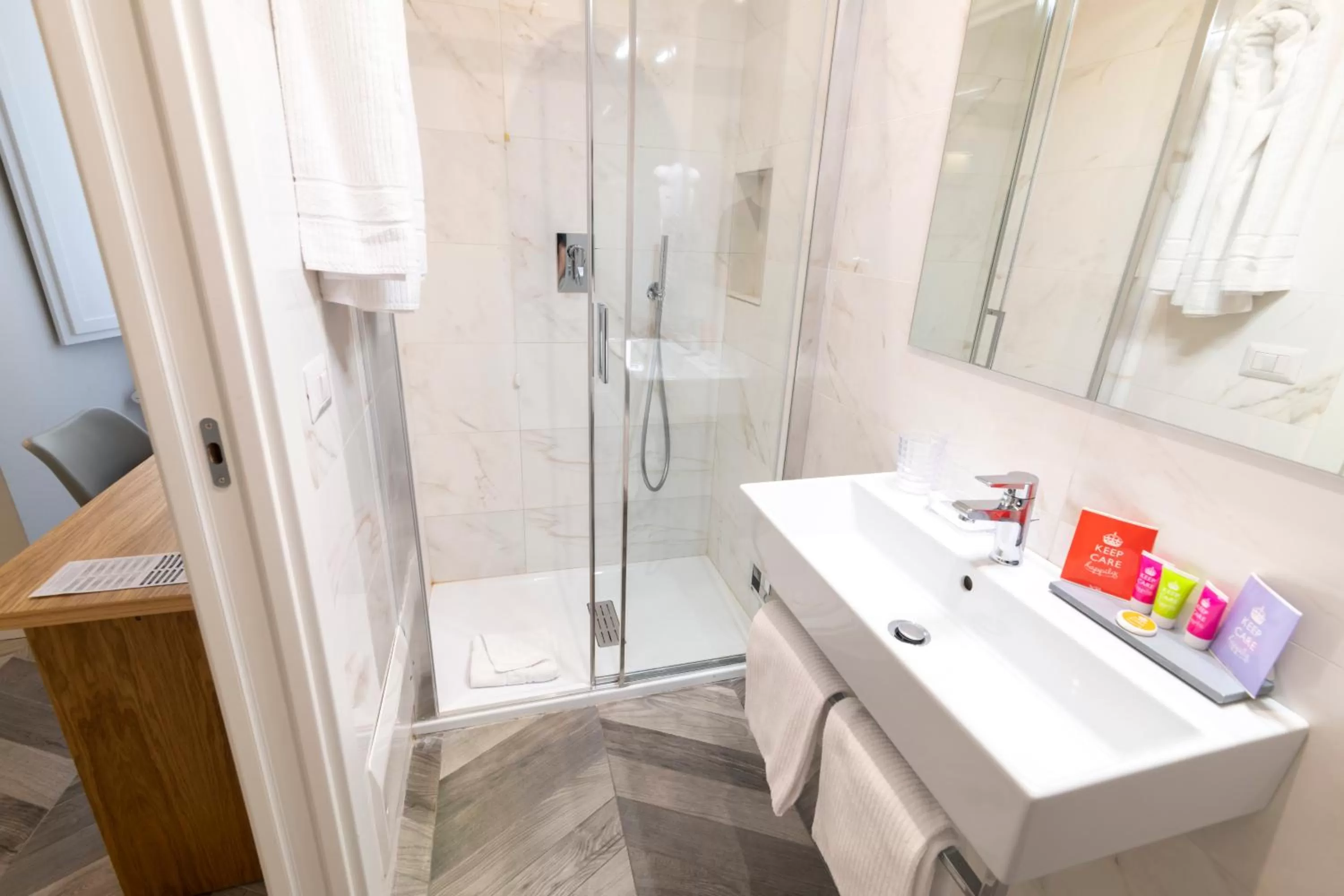 Shower in Eccelso Hotel