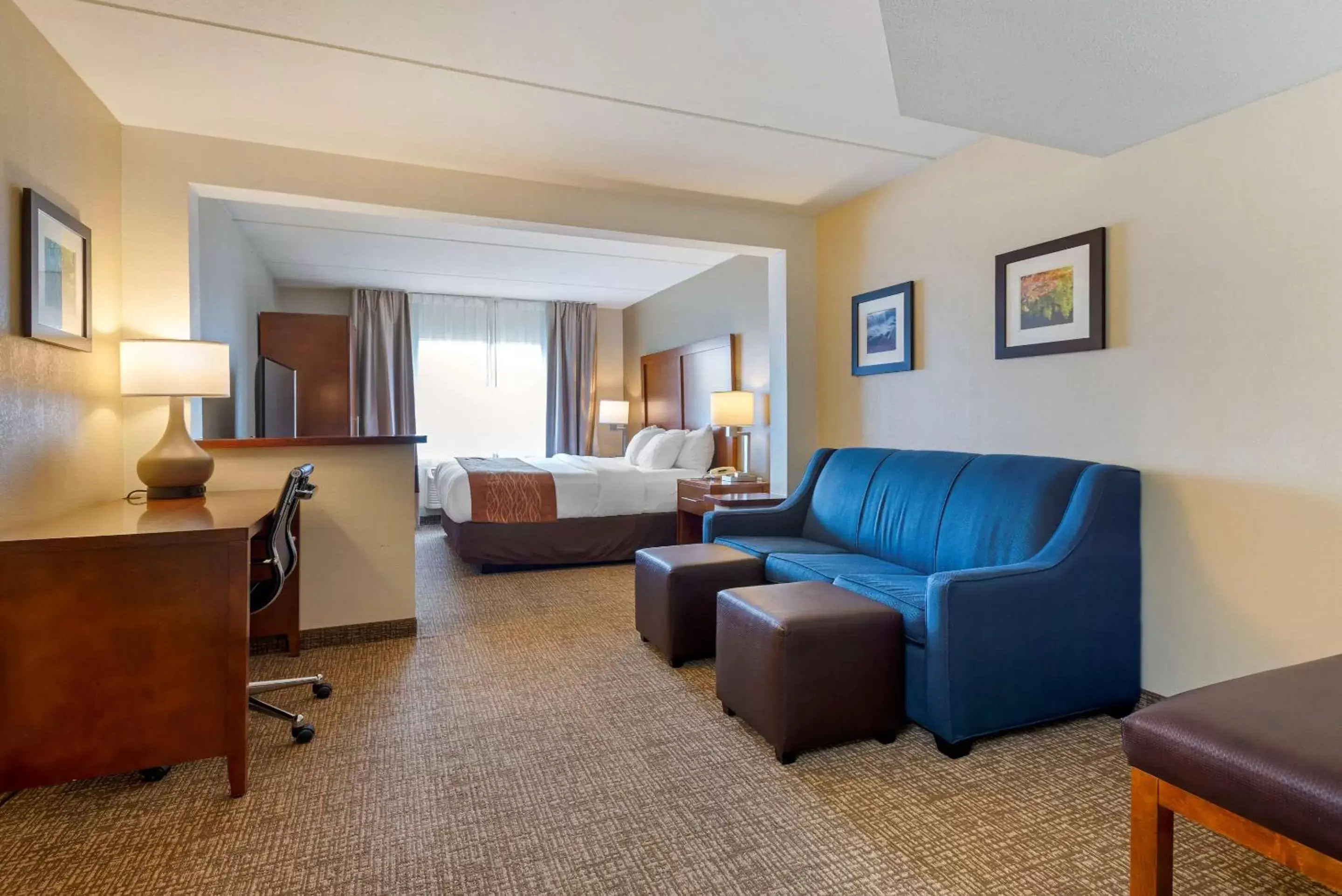 Photo of the whole room, Seating Area in Comfort Inn & Suites Wilkes Barre - Arena