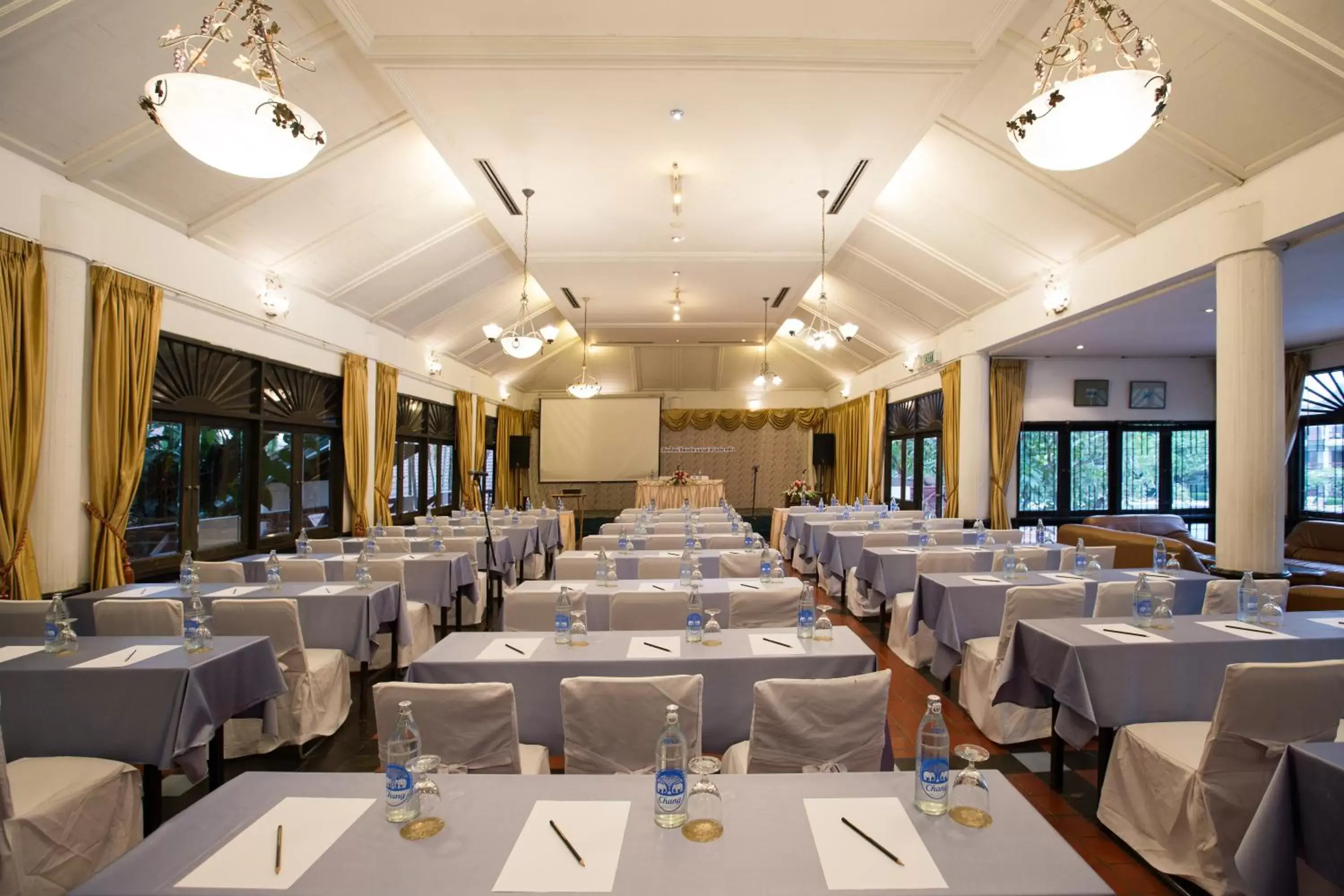 Area and facilities, Restaurant/Places to Eat in The Imperial Chiang Mai Resort & Sports Club
