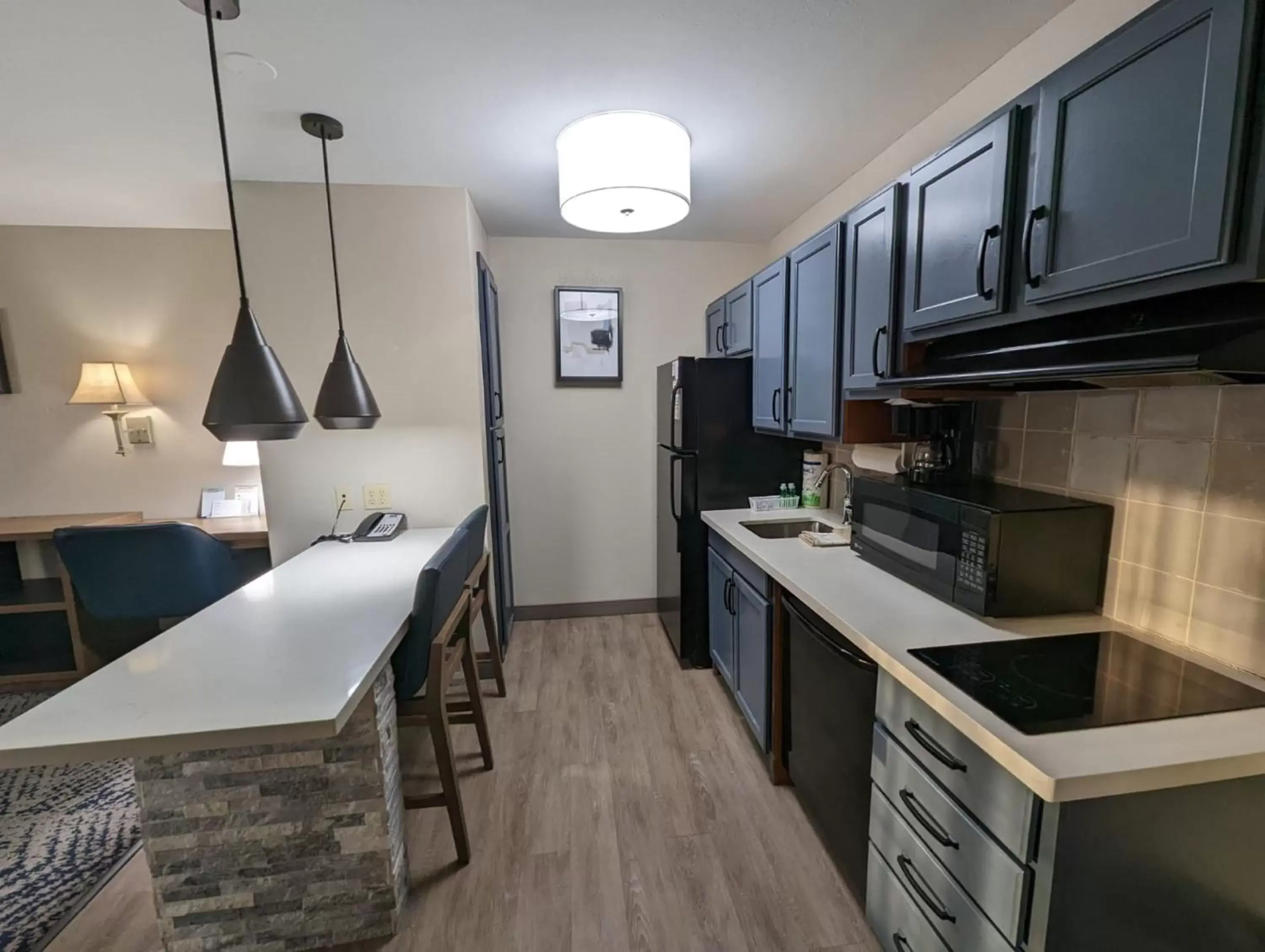 Photo of the whole room, Kitchen/Kitchenette in Candlewood Suites Aberdeen-Bel Air, an IHG Hotel