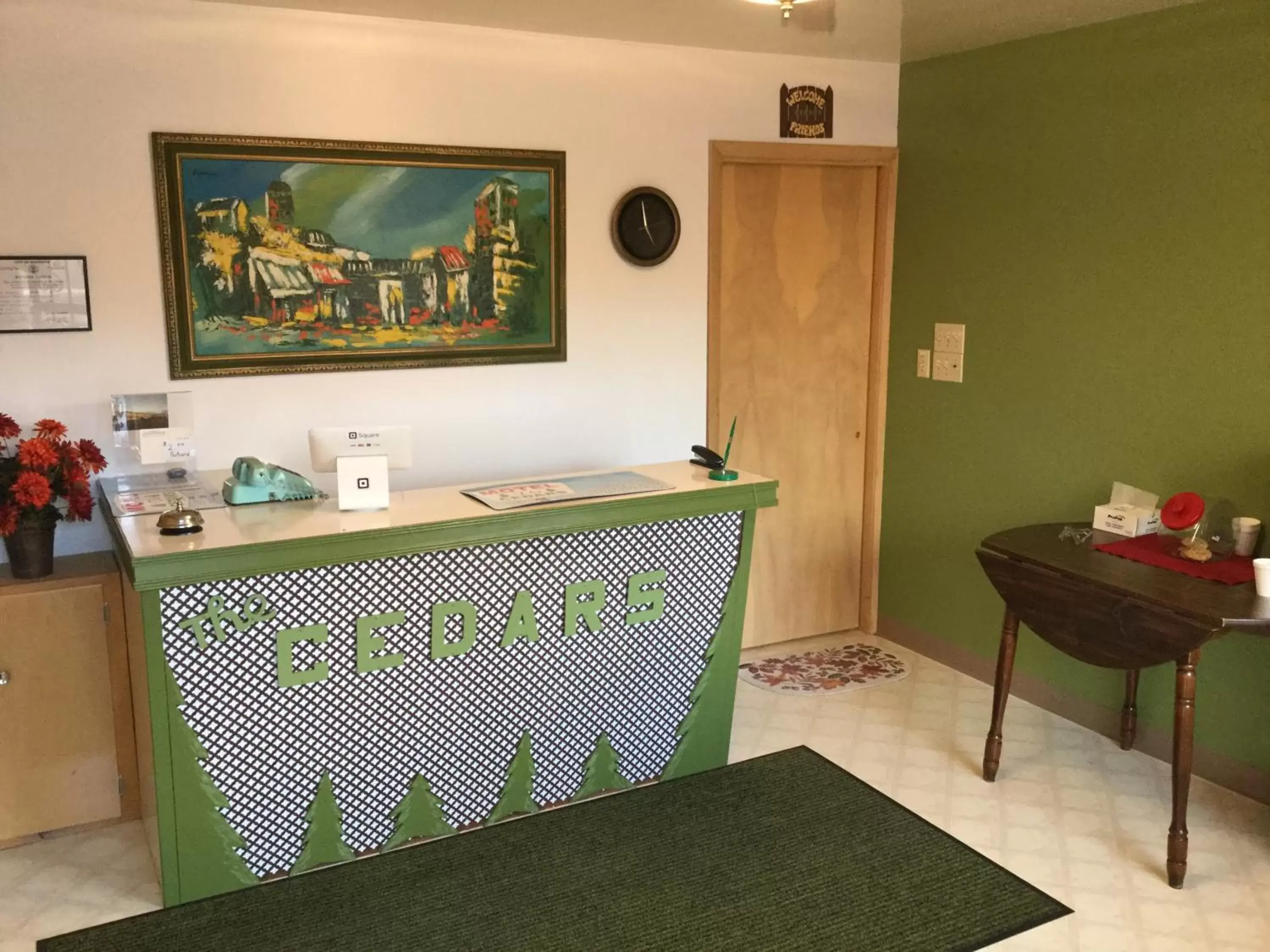 Lobby or reception, Bathroom in Cedars Motel