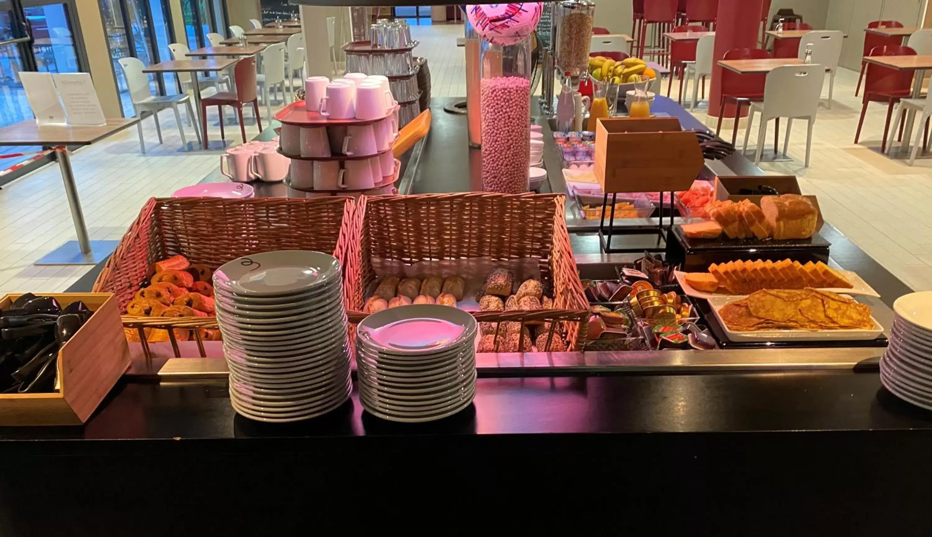 Buffet breakfast in Campanile Bordeaux Ouest - Mérignac Aéroport