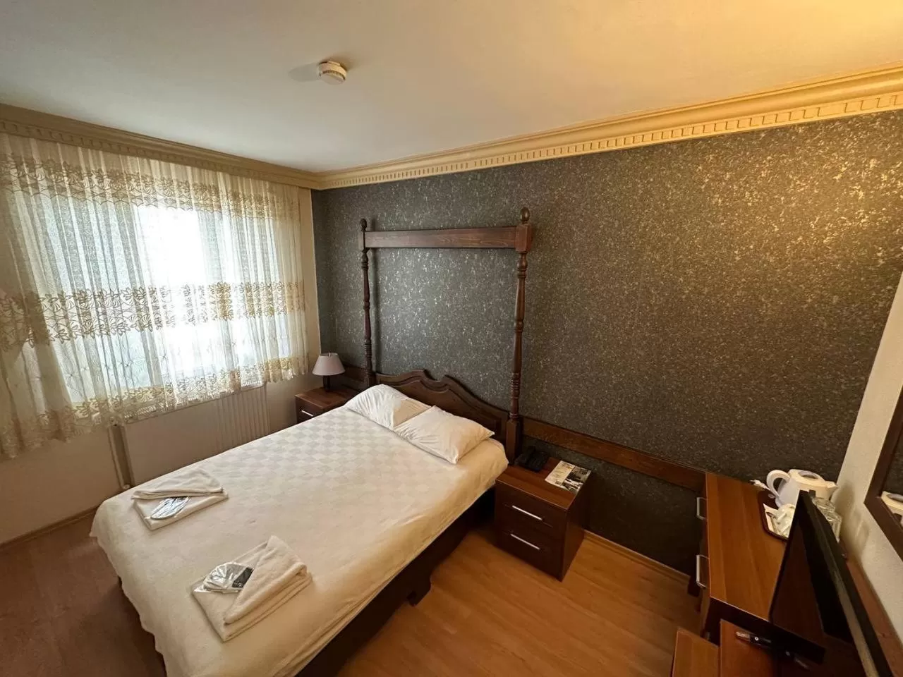 Double Room in Hanedan Hotel