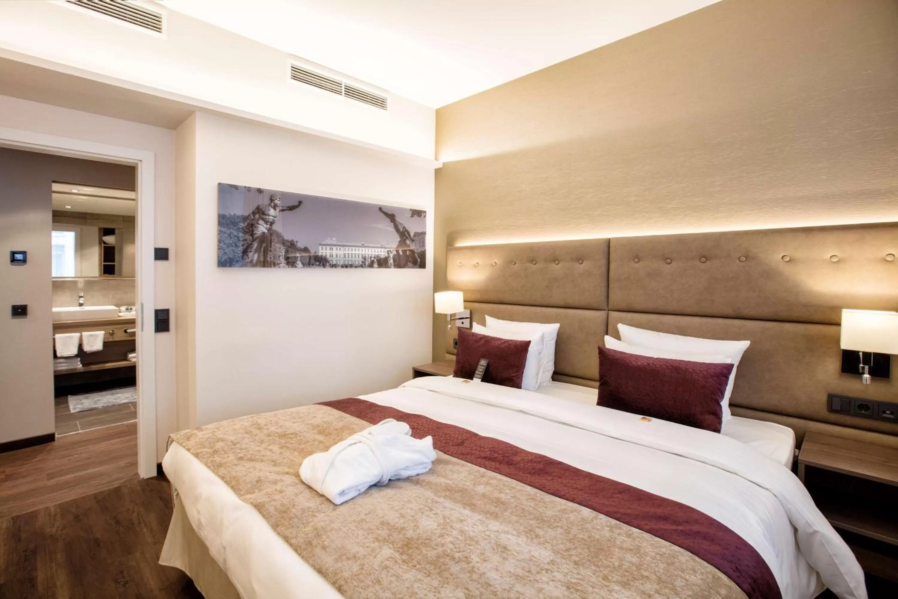 Photo of the whole room, Bed in Wyndham Grand Salzburg Conference Centre