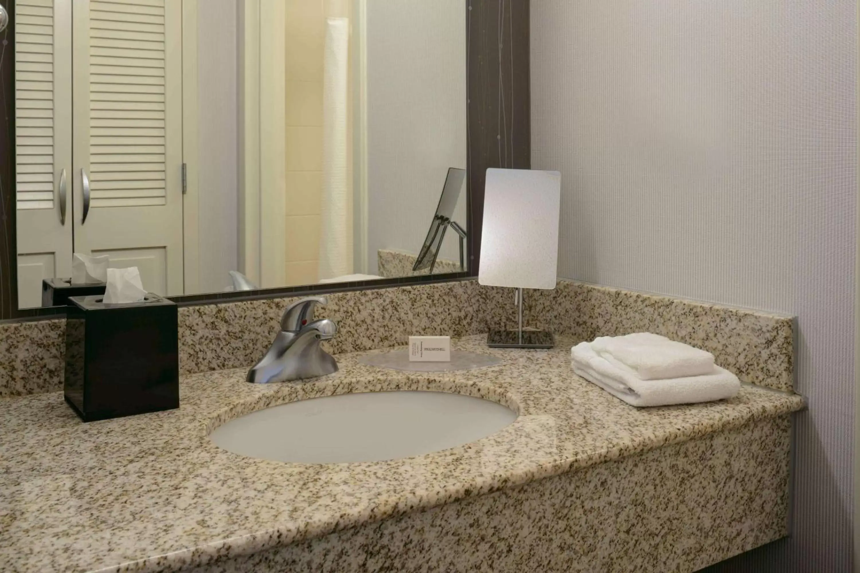 Bedroom, Bathroom in Sonesta Select Kansas City South Overland Park