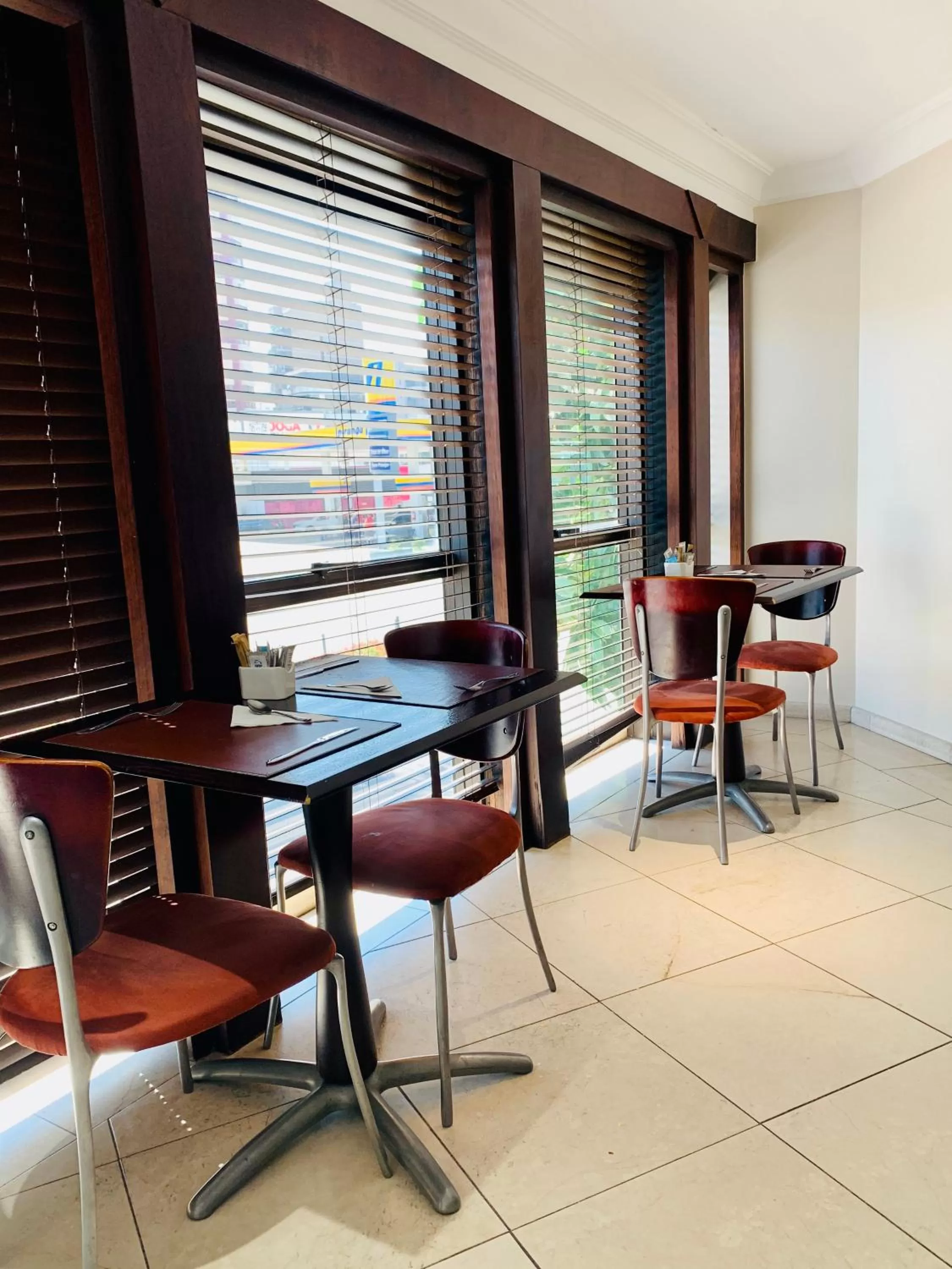 Dining area in Blue Tree Towers Joinville