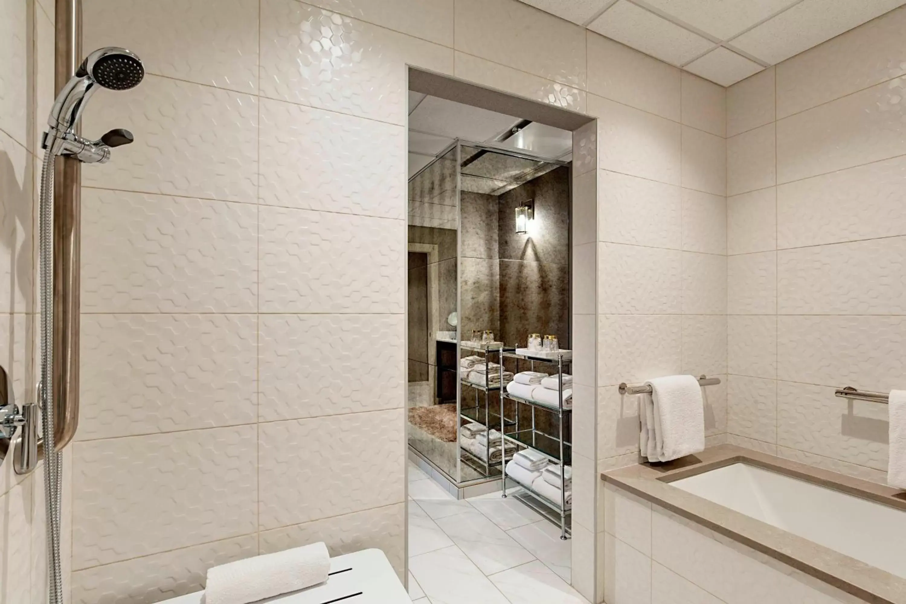 Bathroom in Lincolnshire Marriott Resort
