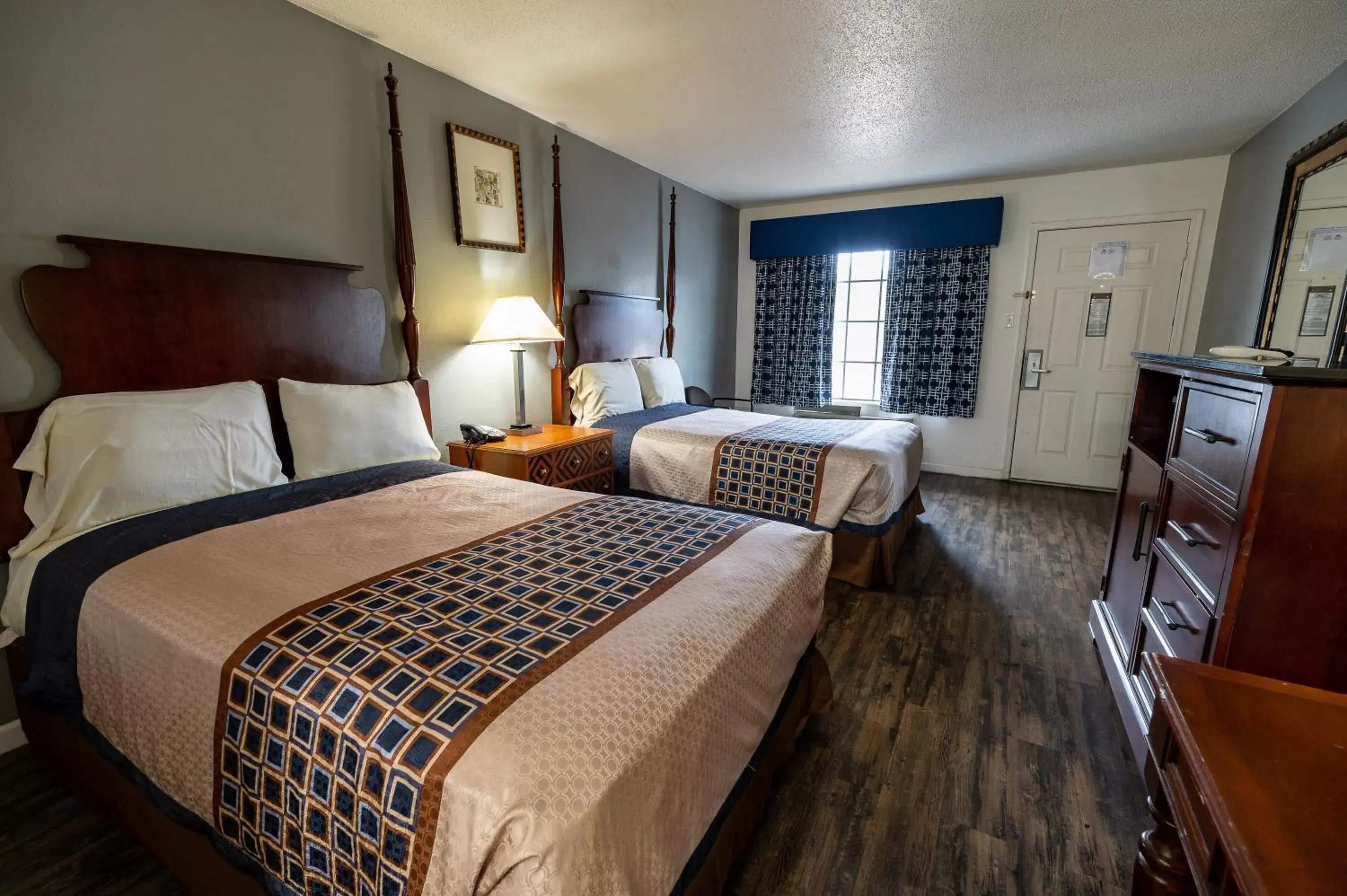 Bedroom in American Inn & Suites Russellville
