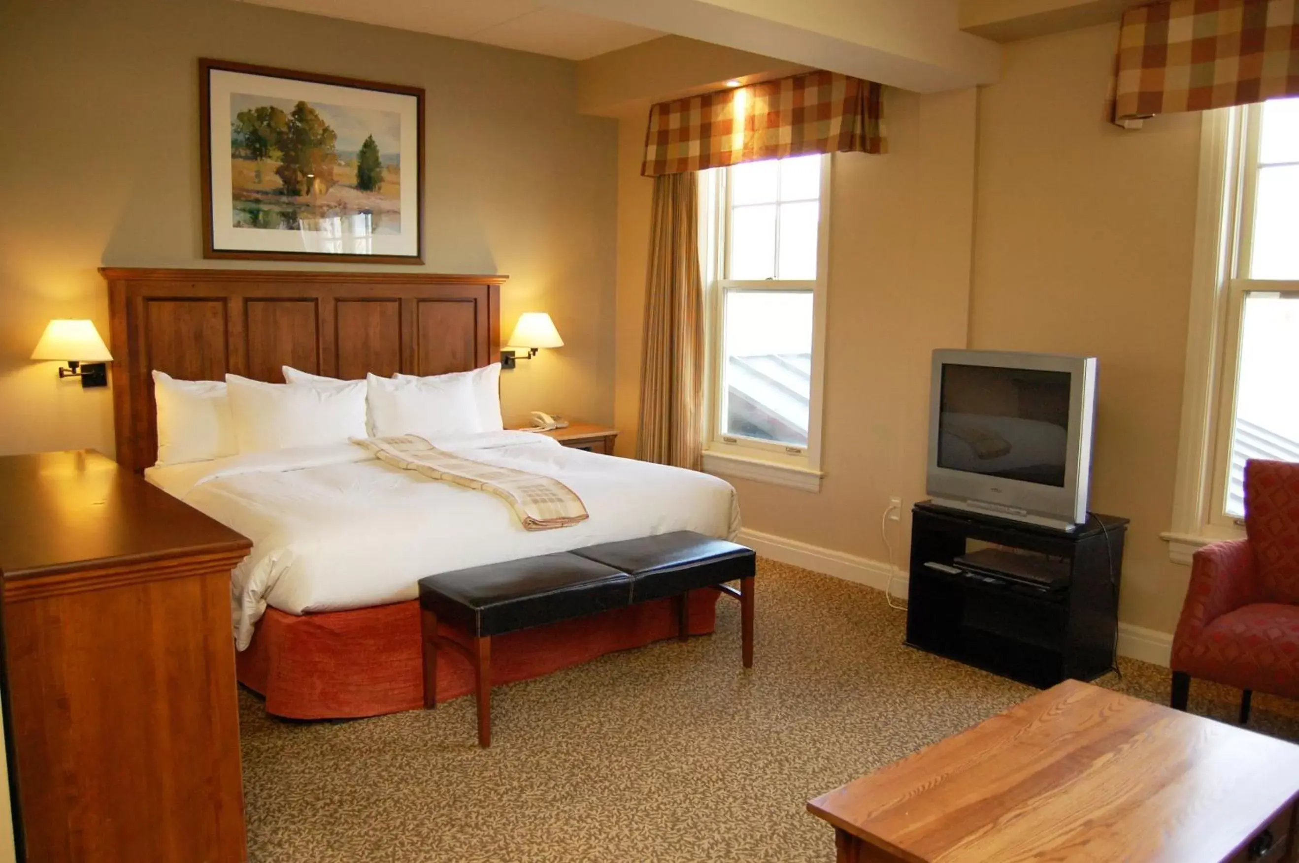 Bedroom, Bed in Calabogie Peaks Hotel, Ascend Hotel Collection