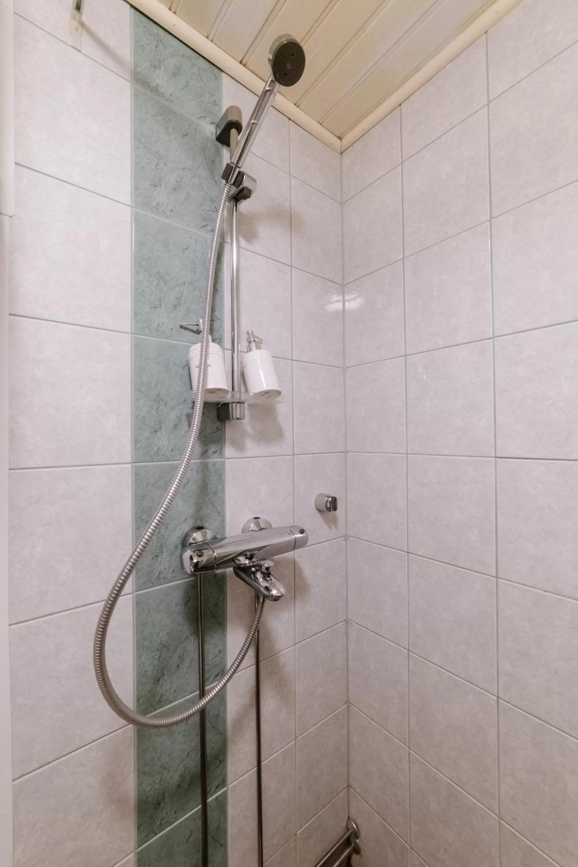 Shower in Tiittalan Kartano