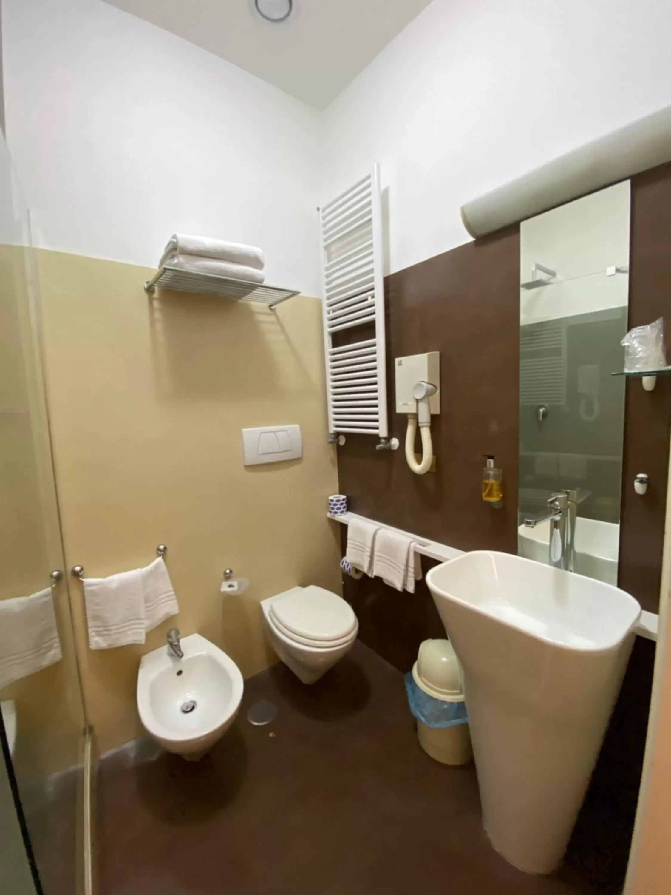 Toilet, Bathroom in Basilica Hotel