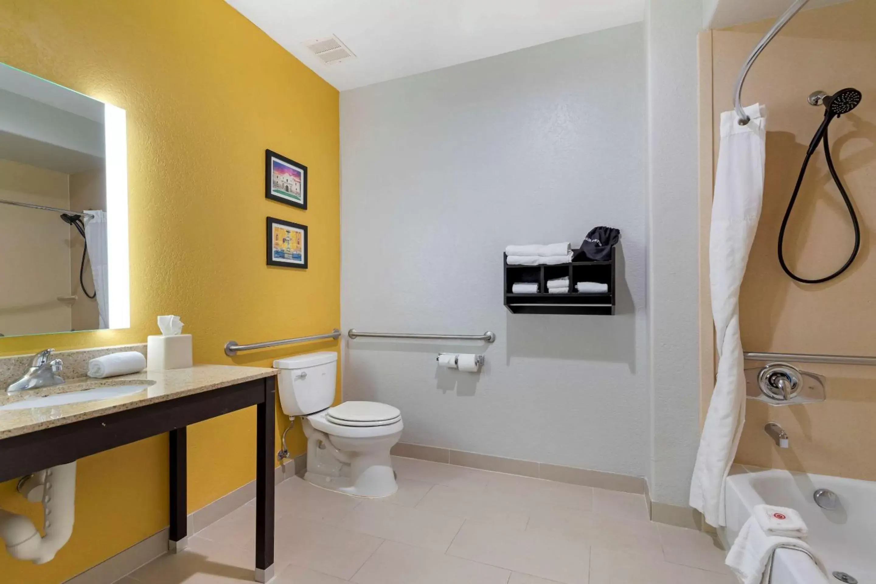 Bathroom in Comfort Inn & Suites Selma near Randolph AFB
