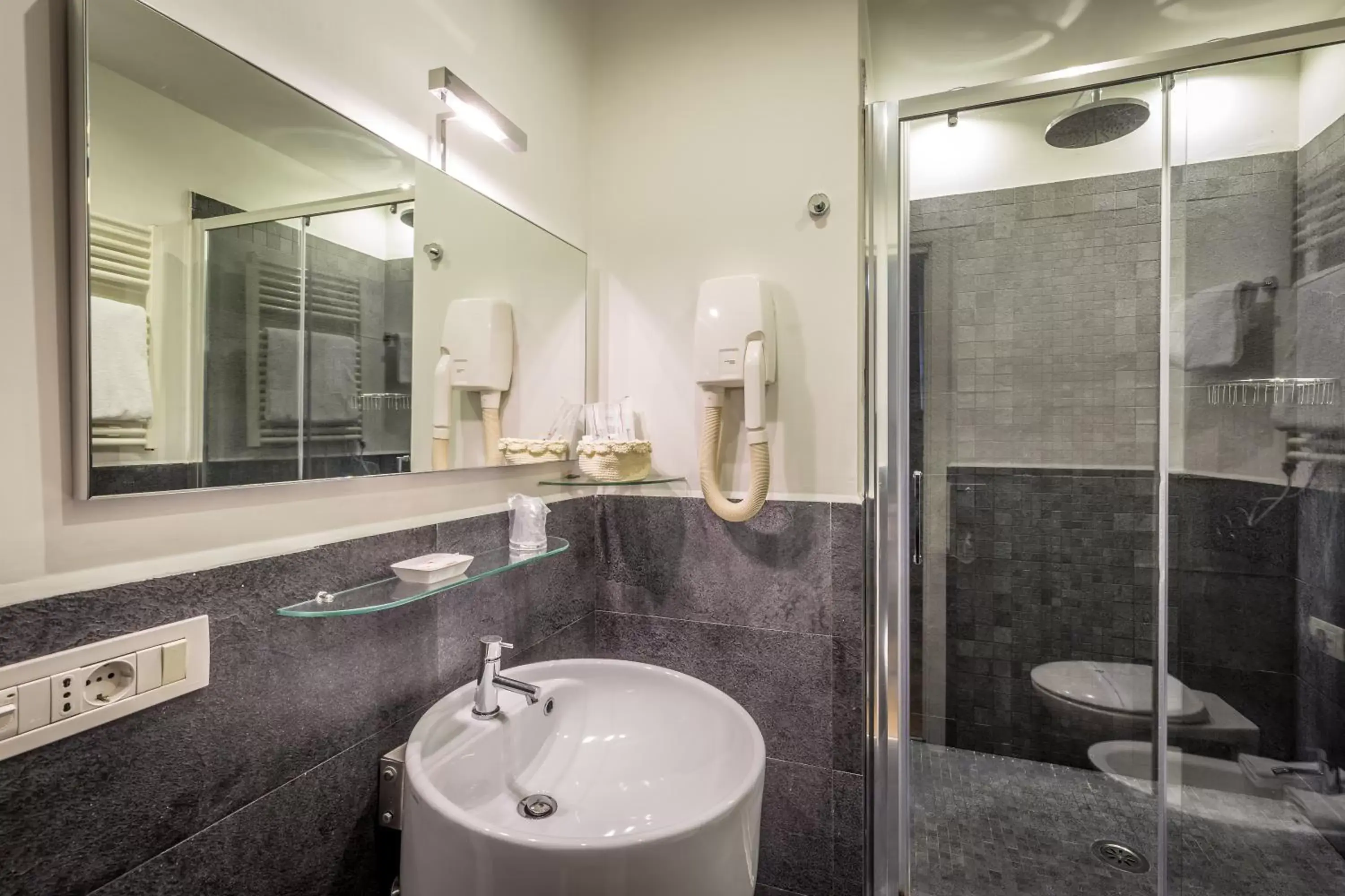 Bathroom in Hotel La Scaletta al Ponte Vecchio