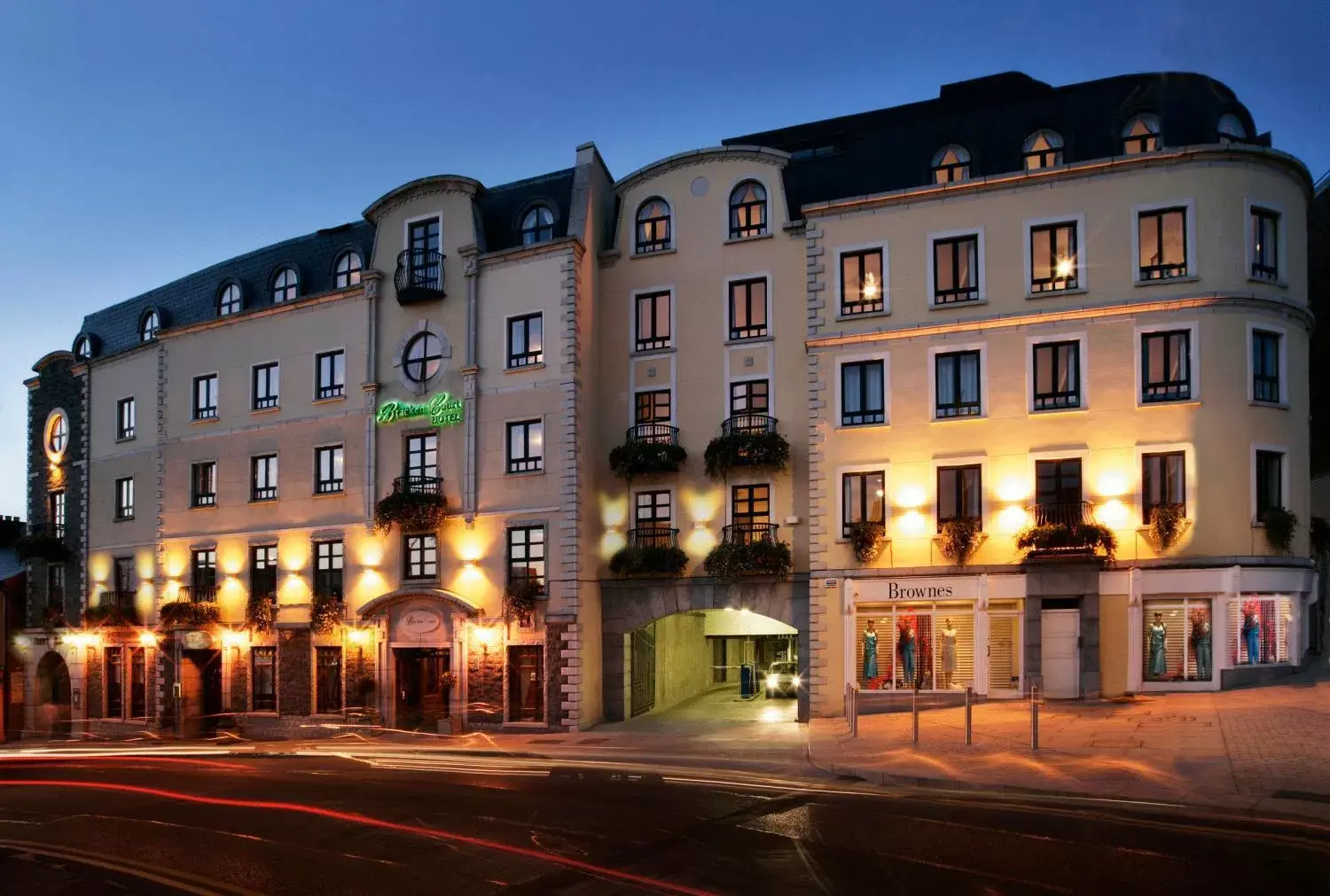 Facade/entrance, Property Building in Bracken Court Hotel