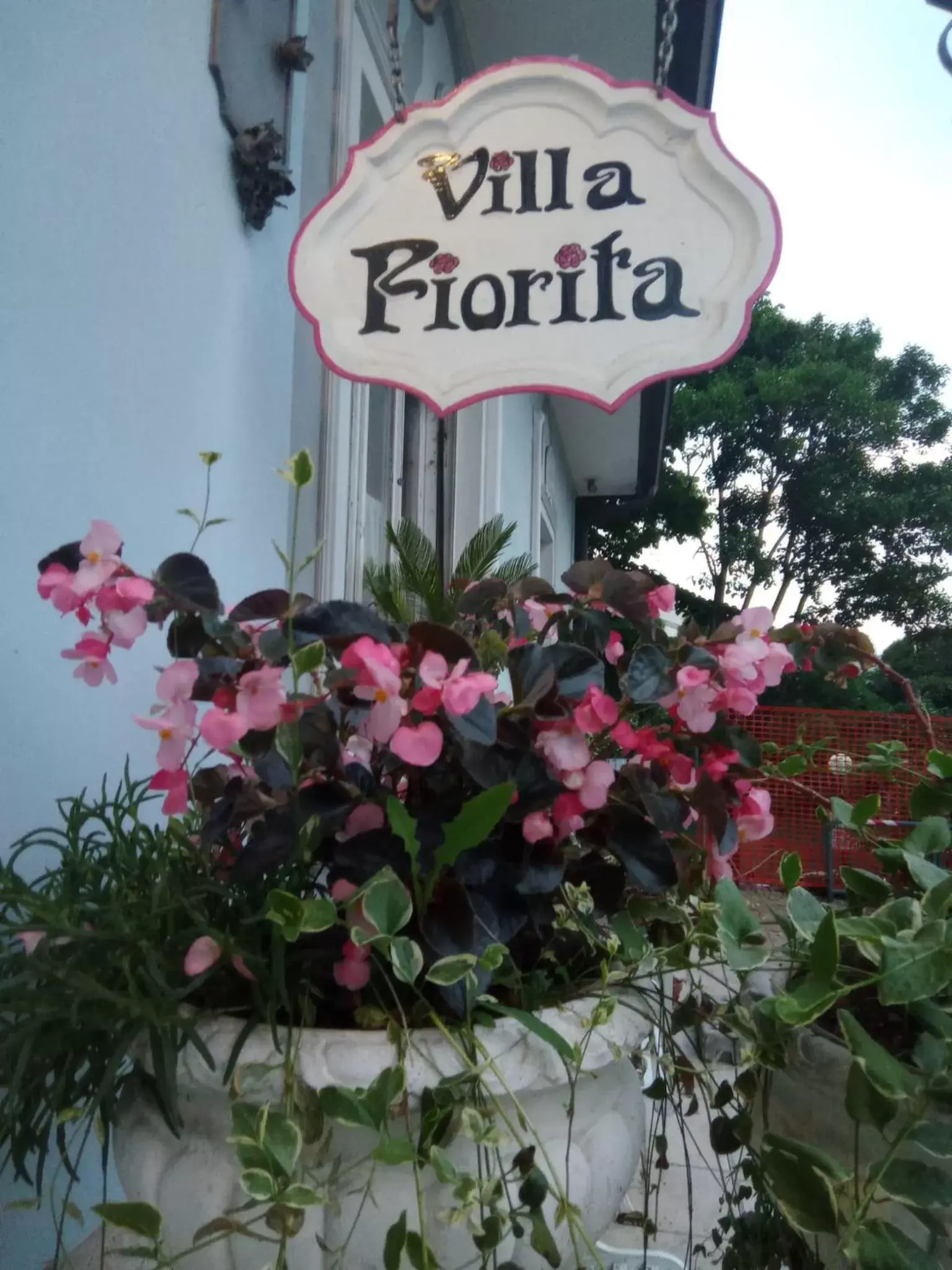 Single Room with Private Bathroom - single occupancy in Villa Fiorita Single Room with Private Bathroom - single occupancy in Villa Fiorita