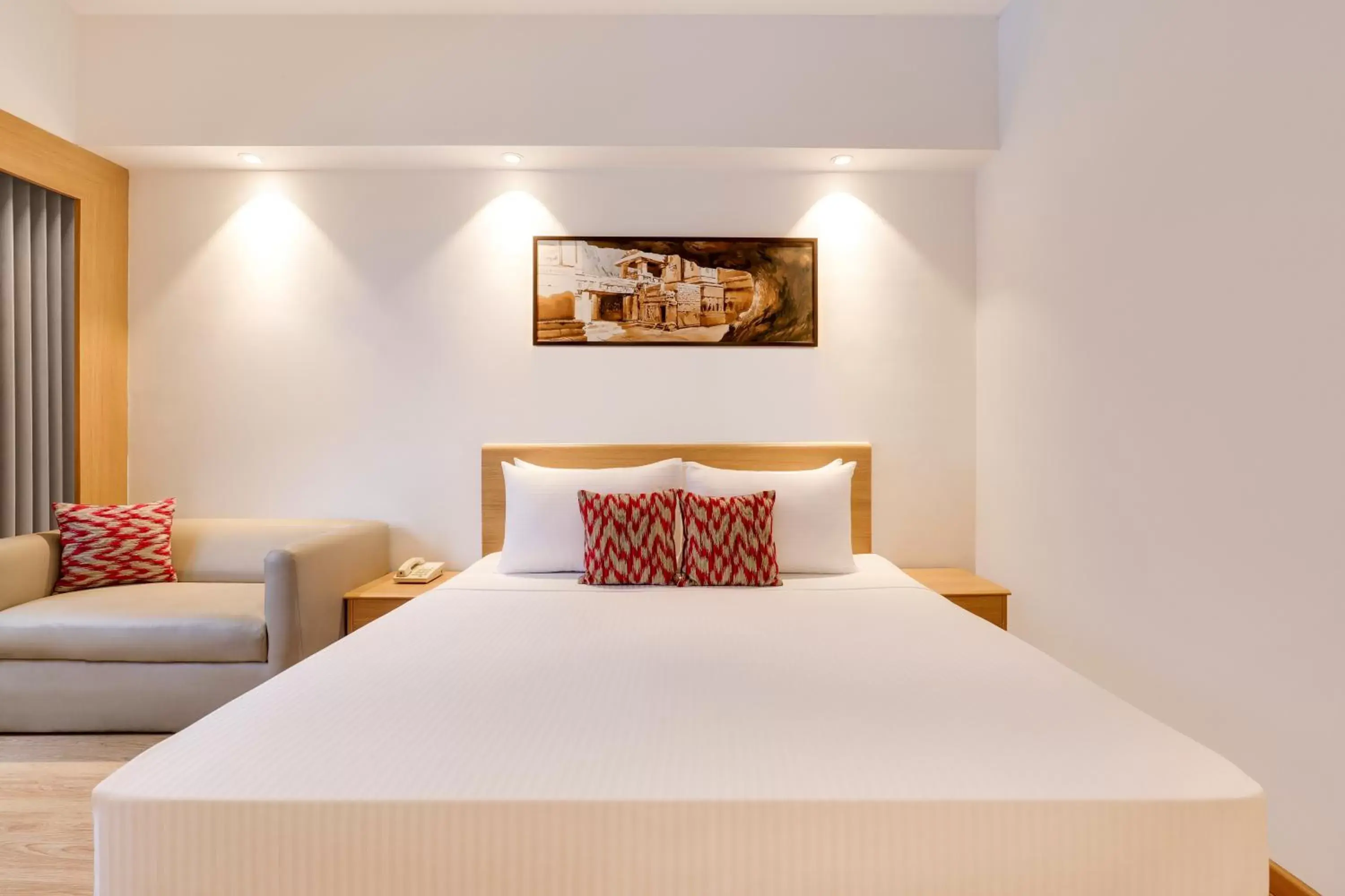 Bedroom, Bed in Lemon Tree Hotel, Aurangabad