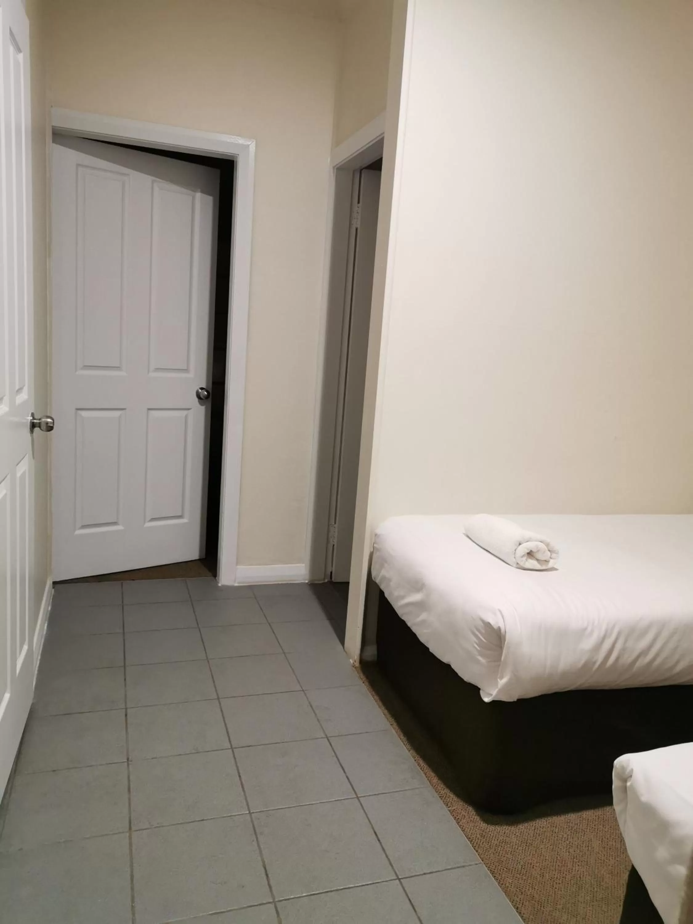 Bed in Poplars Inn Mittagong