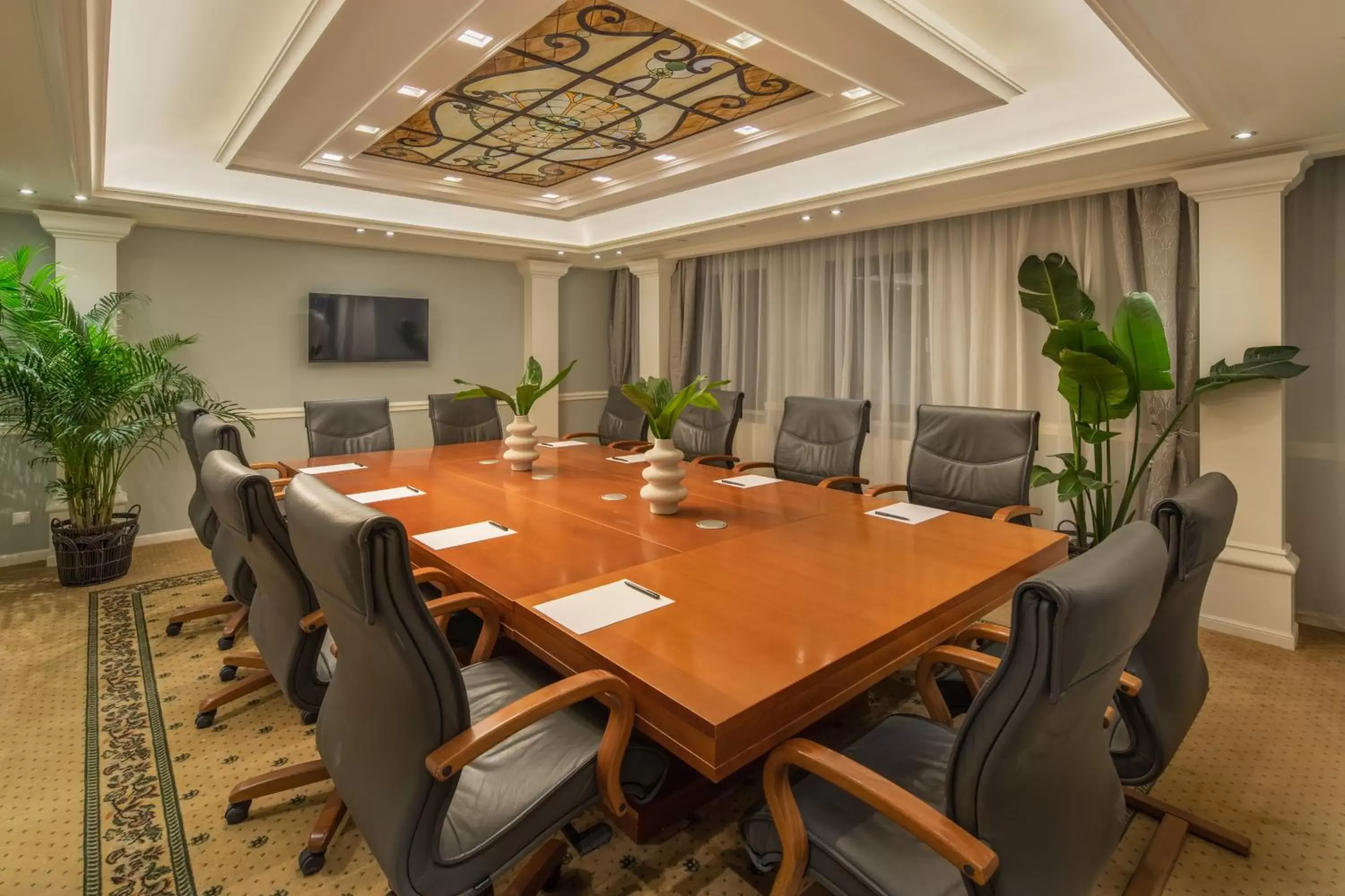 Meeting/conference room in Queen's Court Hotel & Residence