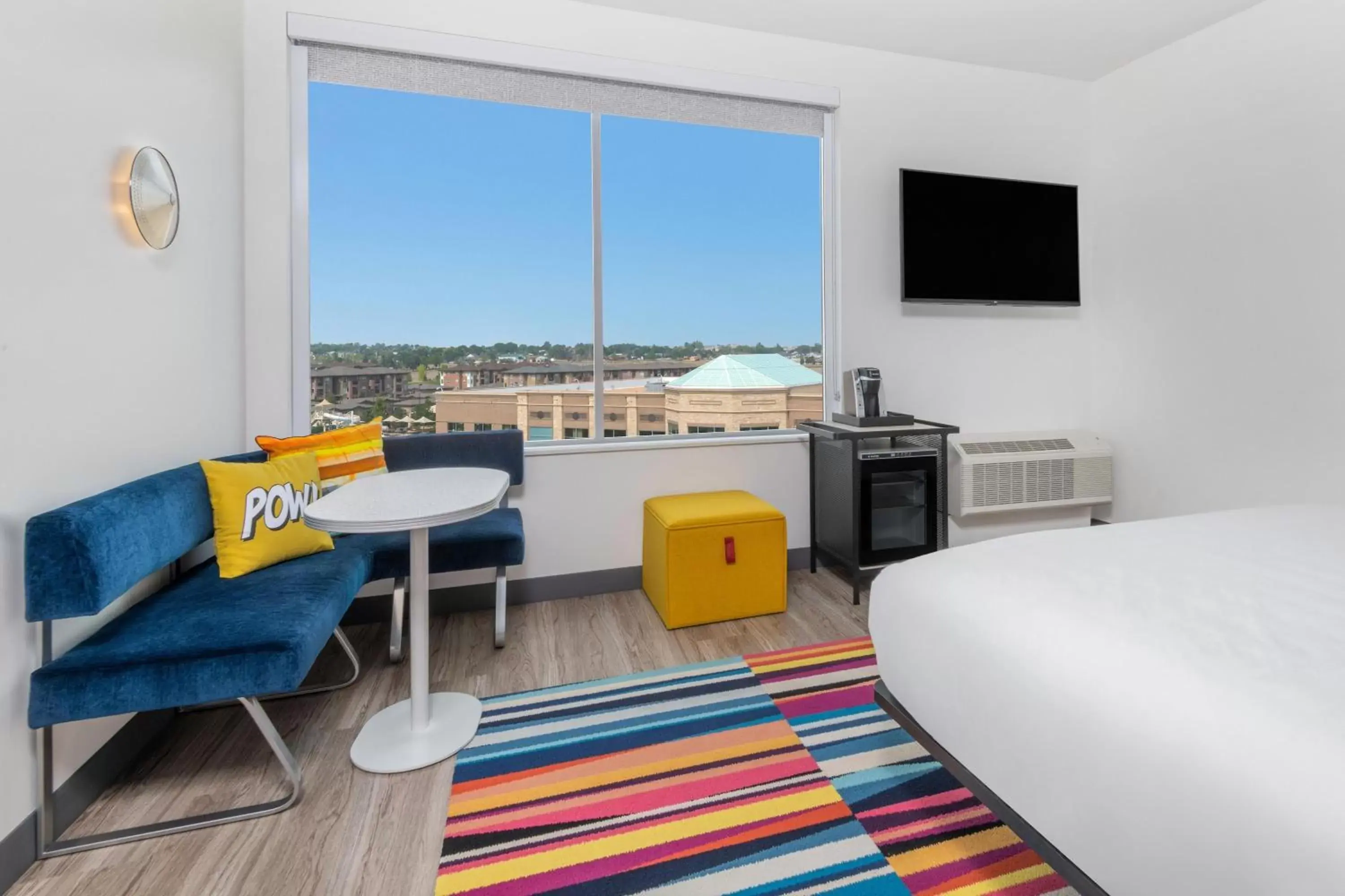 Photo of the whole room, TV/Entertainment Center in Aloft Denver North Westminster