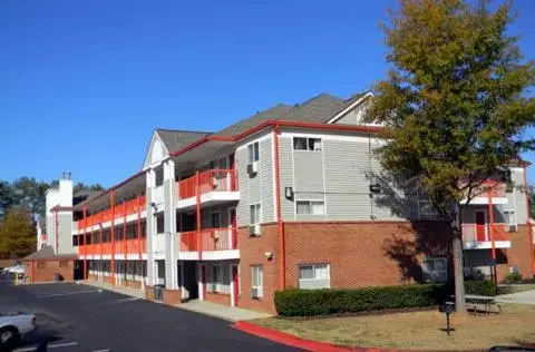 Property Building in Stay Inn & Suites - Stockbridge