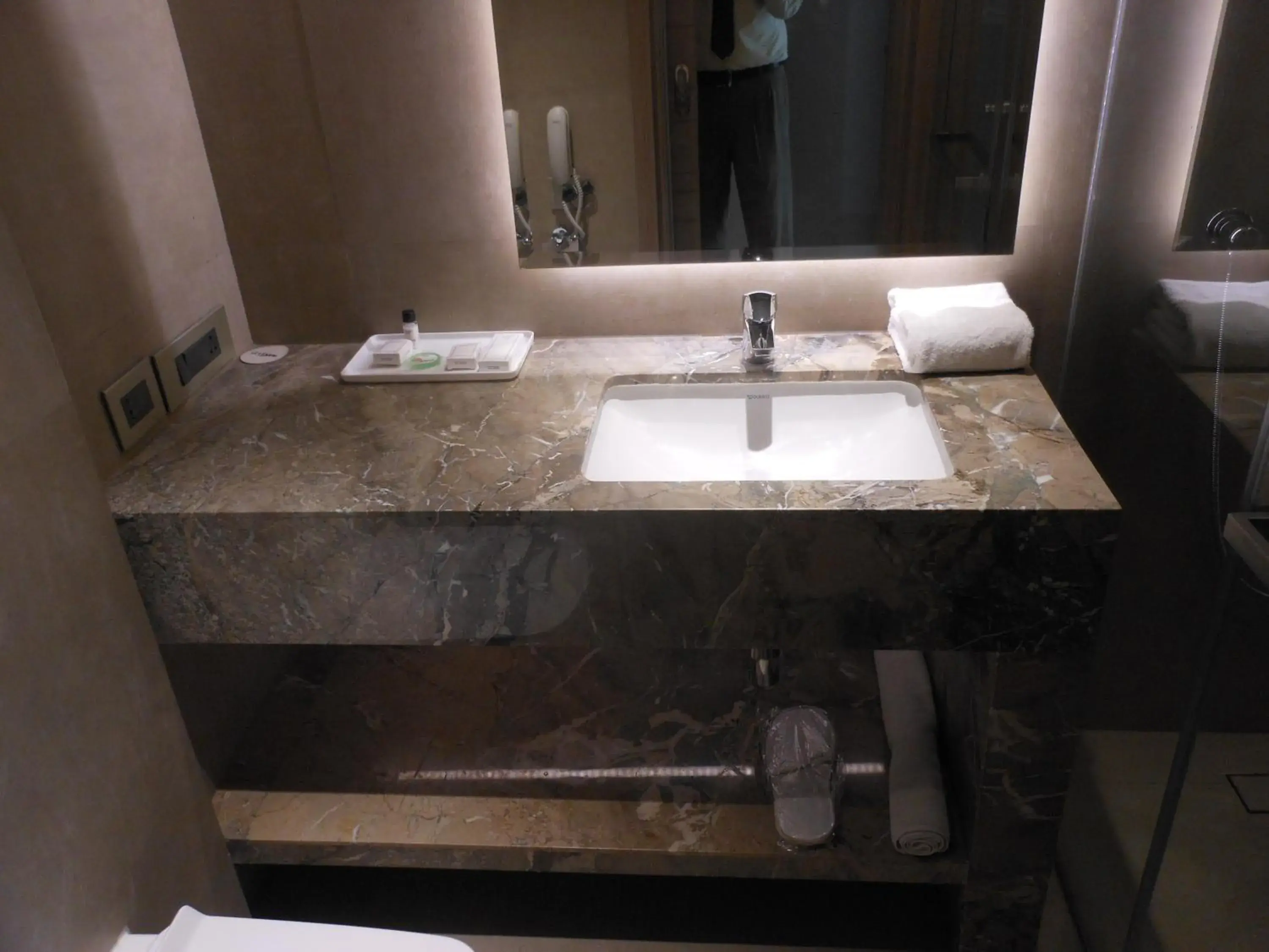 Bathroom in Hotel Saket 27