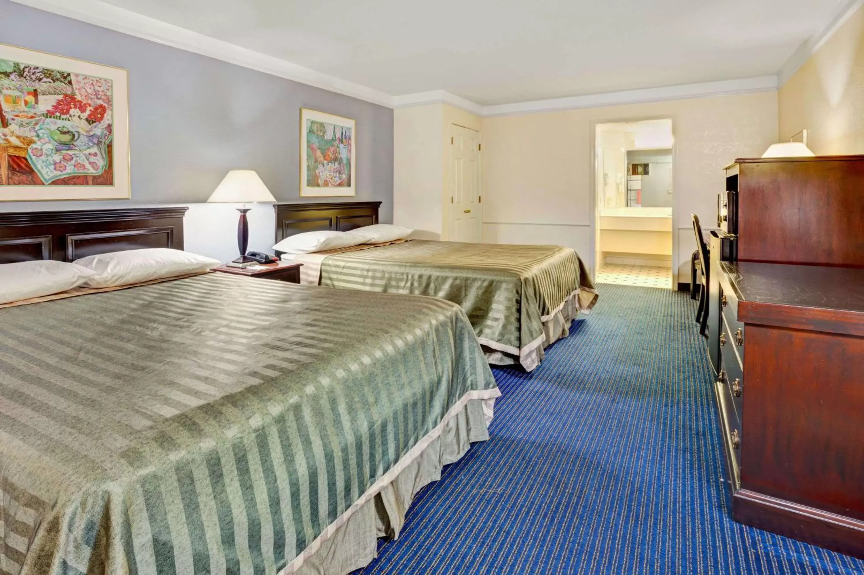 Photo of the whole room, Bed in Travelodge by Wyndham North Richland Hills/Dallas/Ft Worth