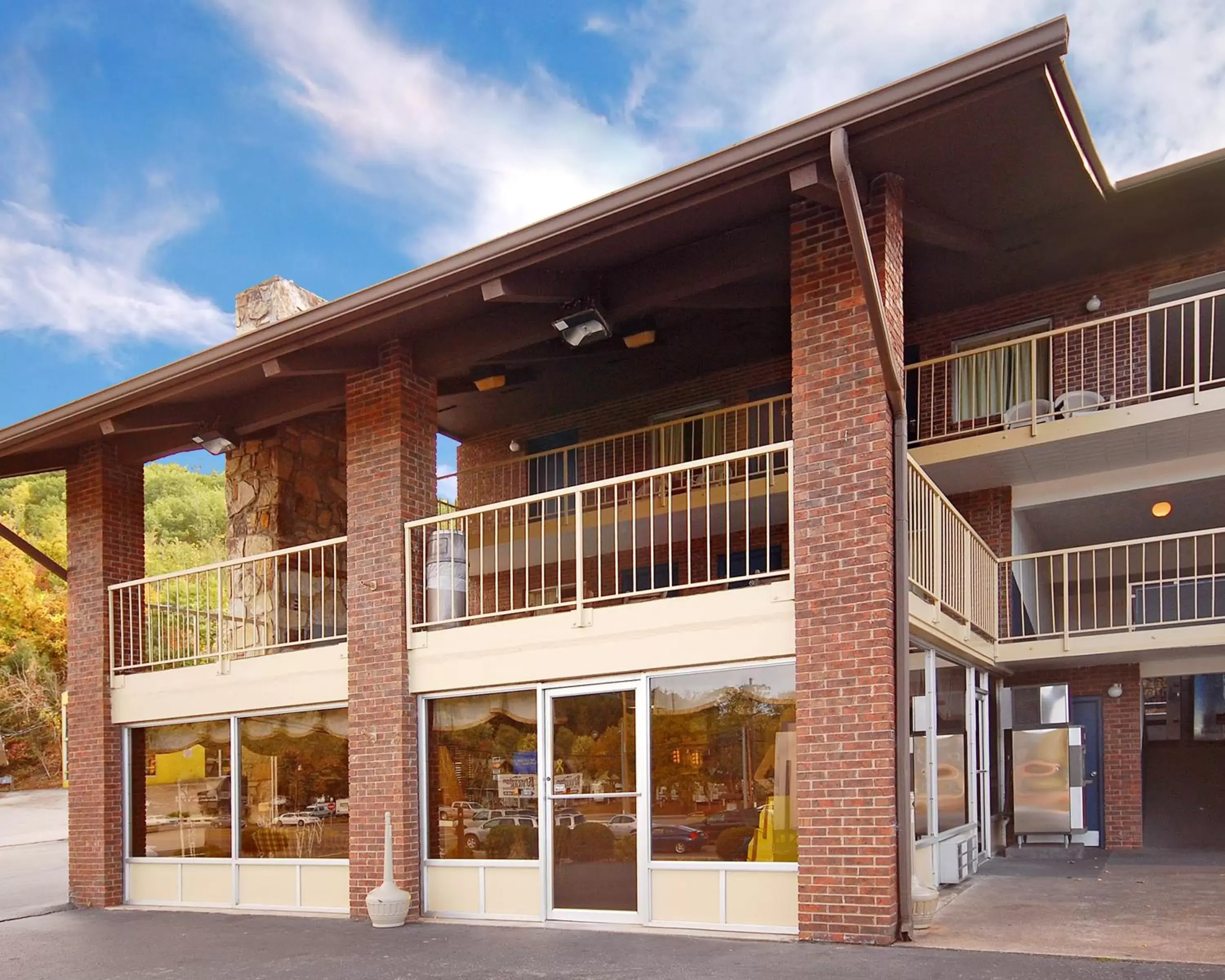 Facade/entrance, Property Building in Wild Bear Inn