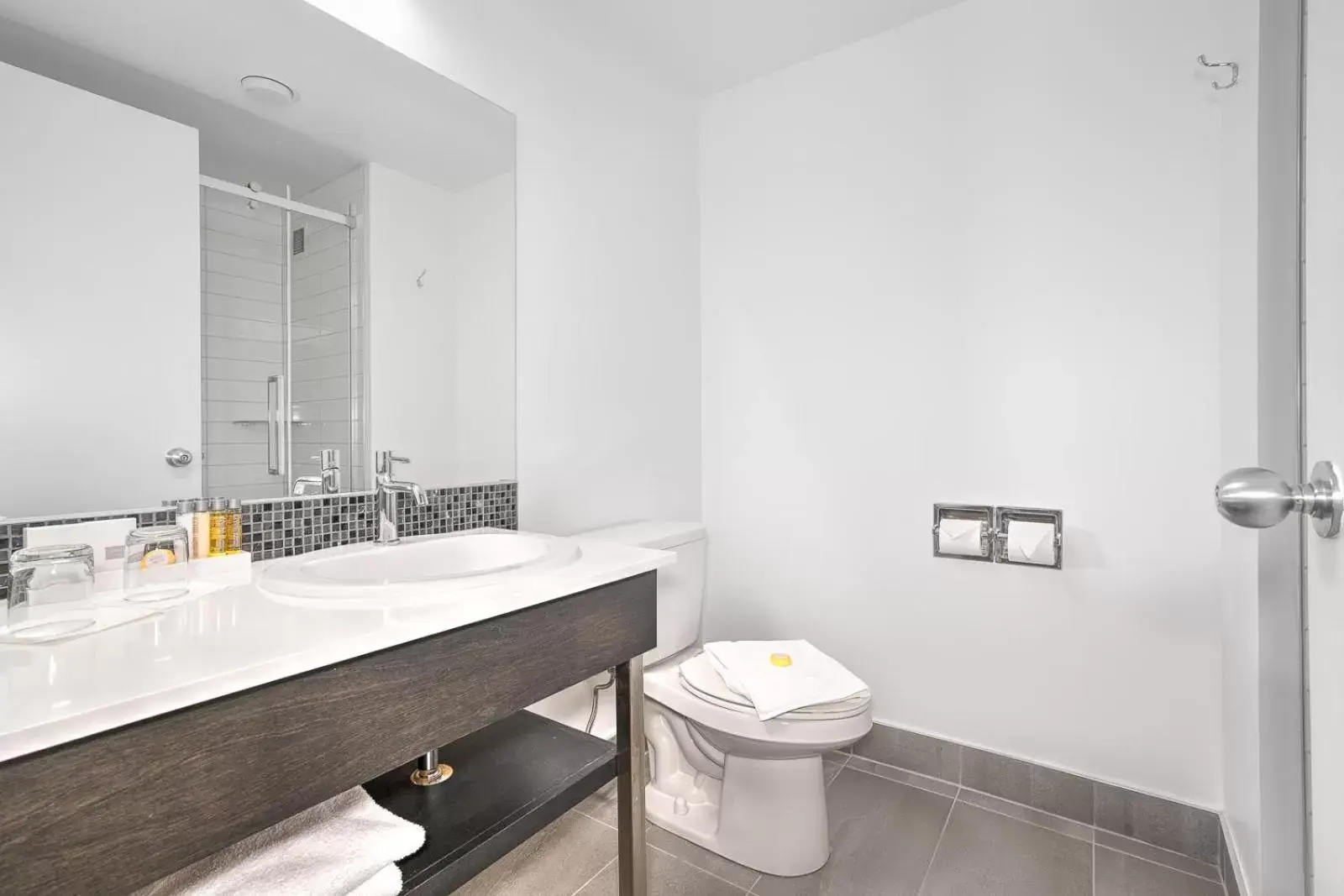Bathroom in Hotel Le Victorin, an Ascend Hotel Collection Member Bathroom in Hotel Le Victorin, an Ascend Hotel Collection Member