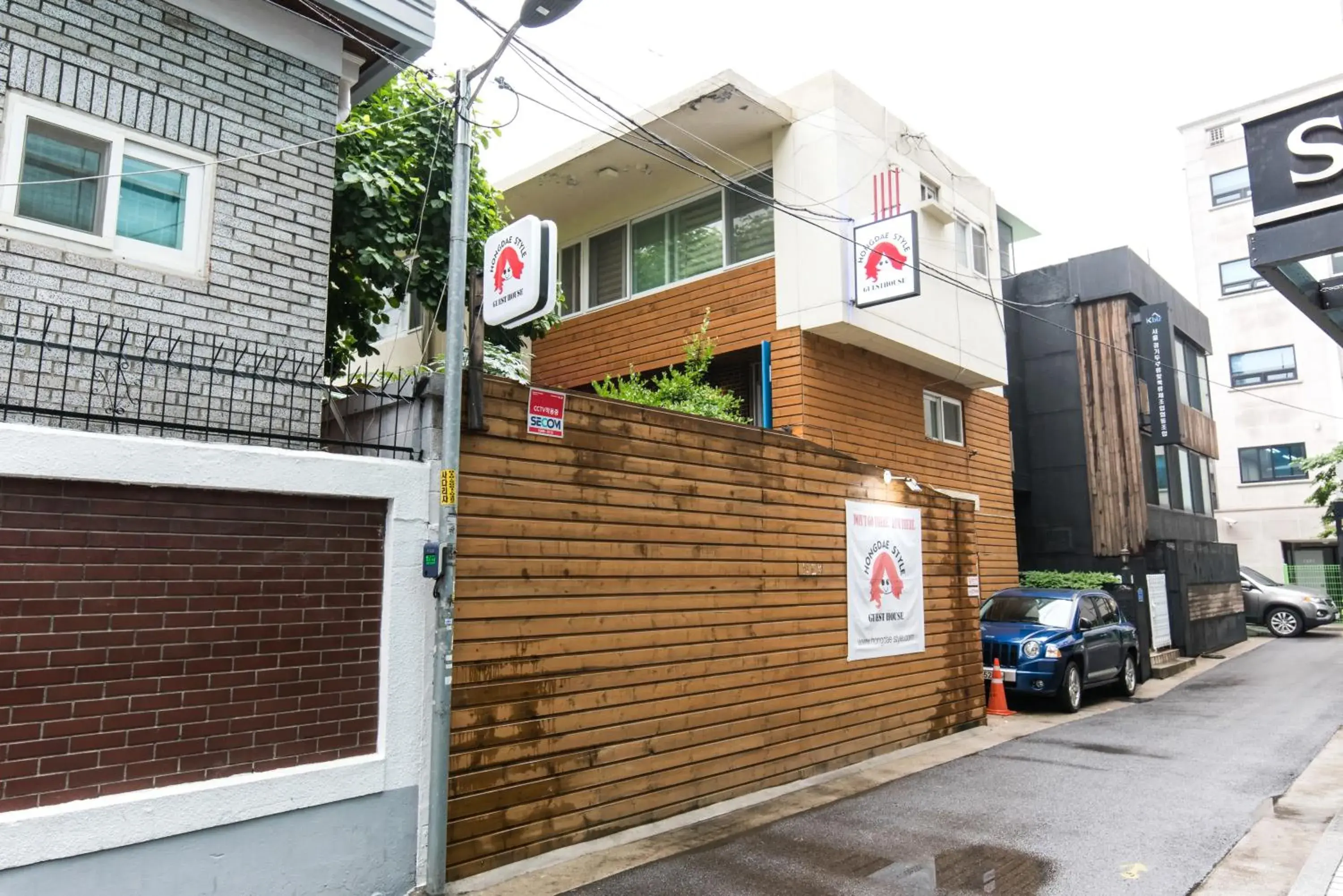 Facade/entrance, Property Building in Hongdae Style Guesthouse