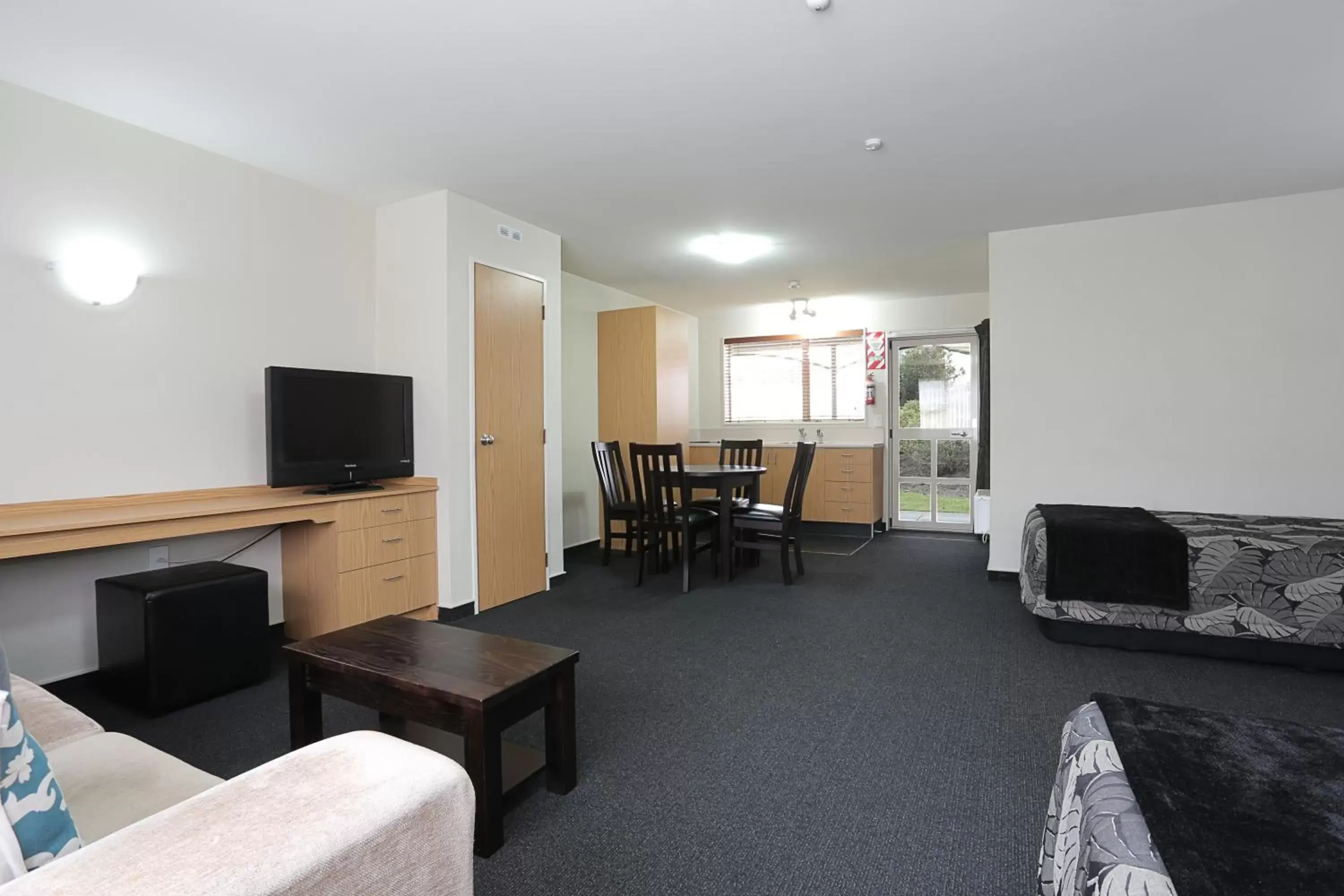 Photo of the whole room, Seating Area in Homestead Villa Motel