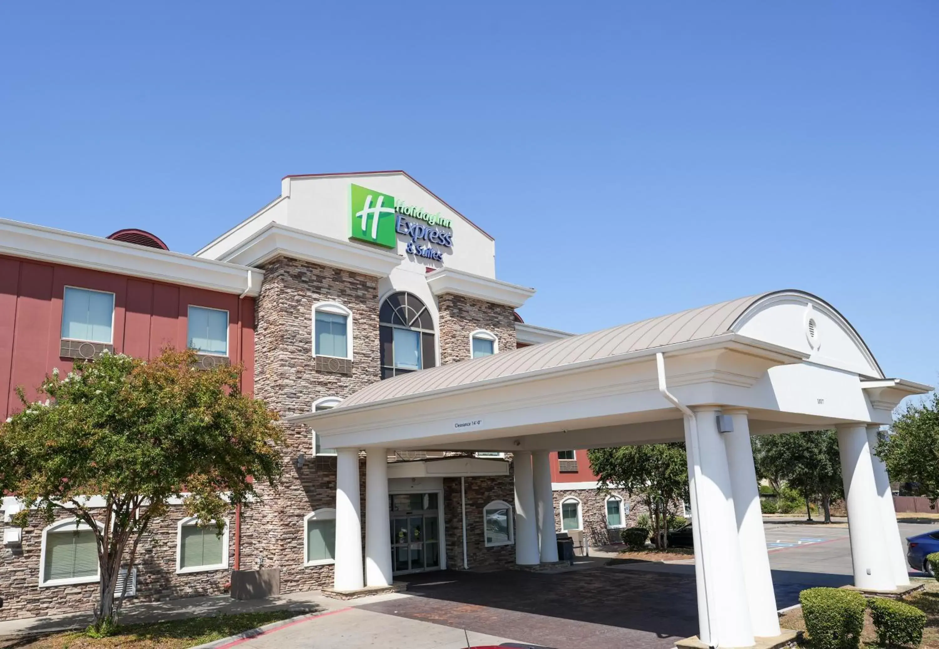 Property Building in Holiday Inn Express Hotel & Suites Cedar Hill, an IHG Hotel