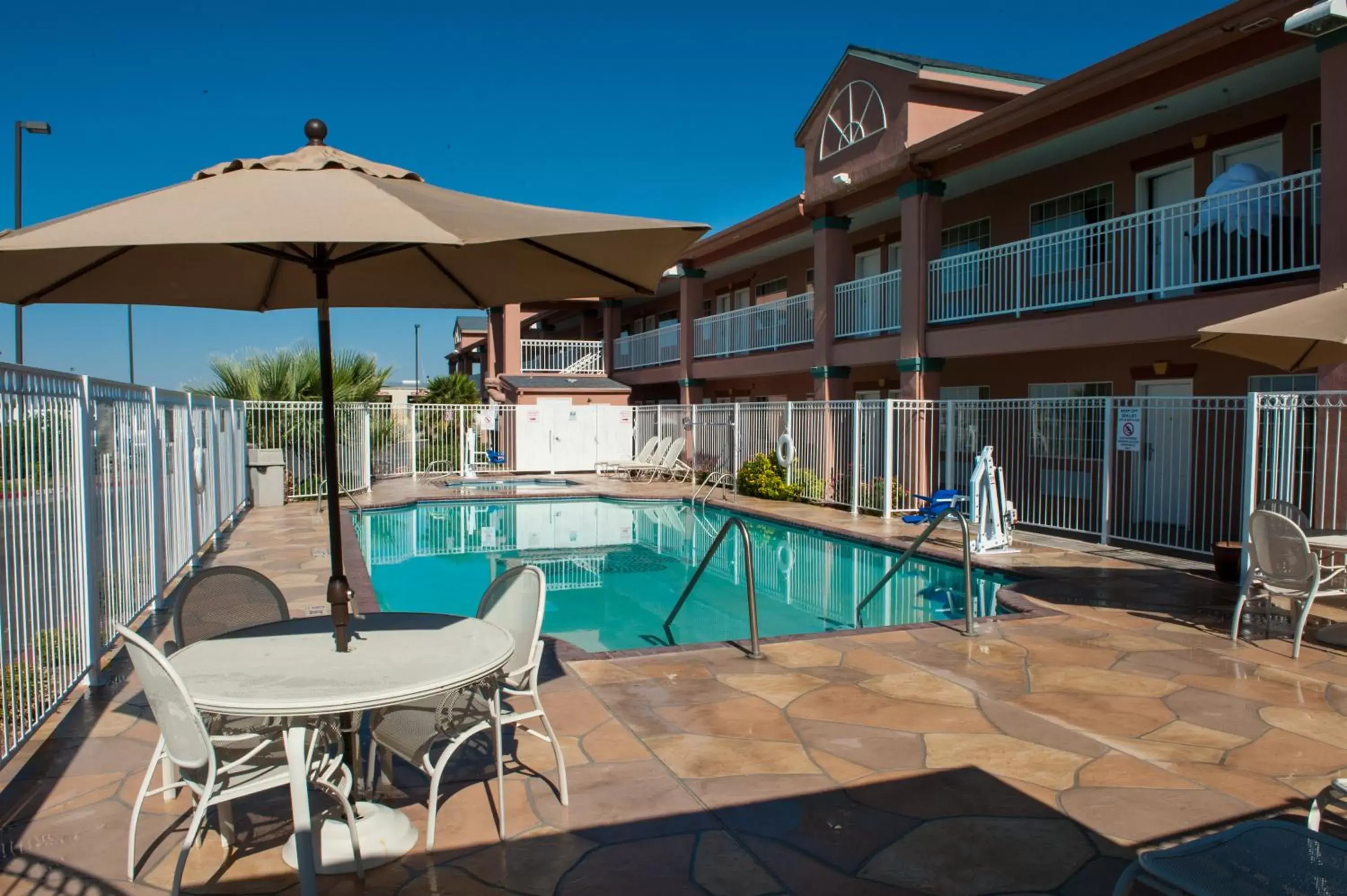 Swimming Pool in Best Western Anthony/West El Paso