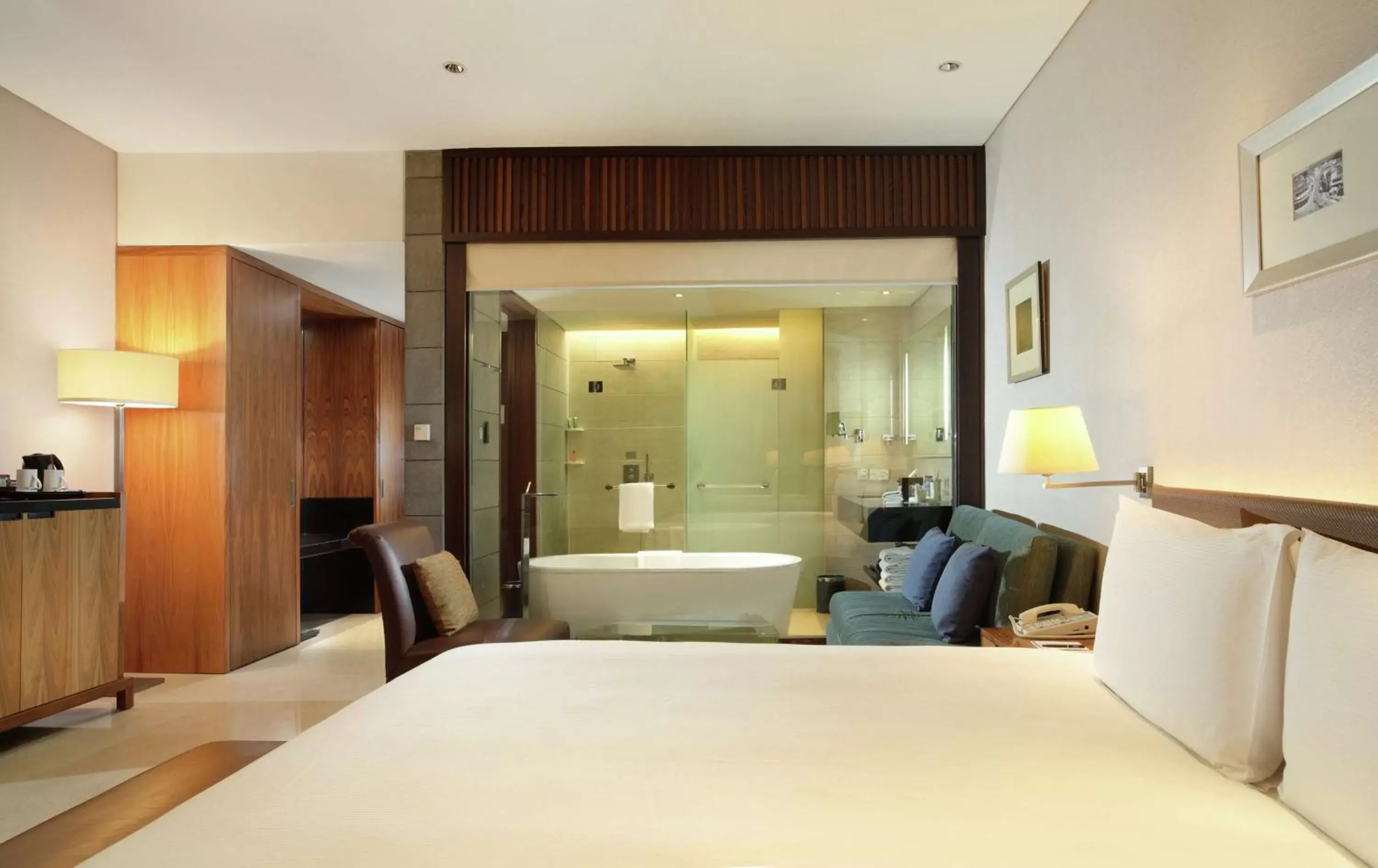 Bathroom, Bed in Hilton Bandung