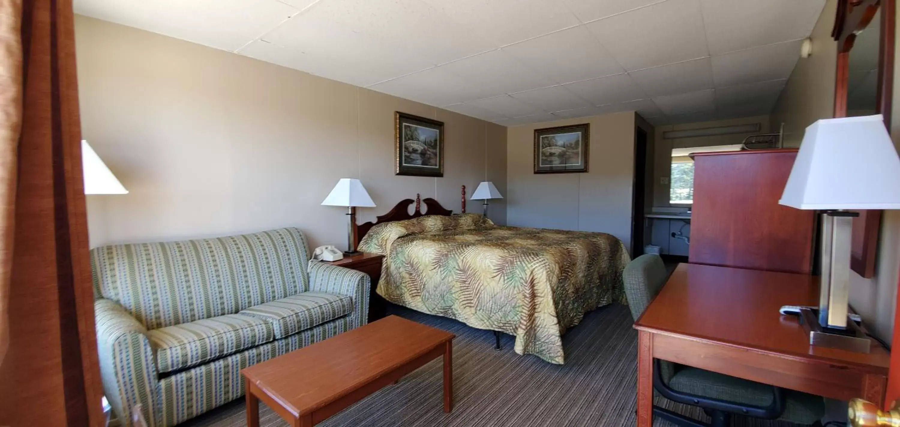 Seating Area in Economy Inn