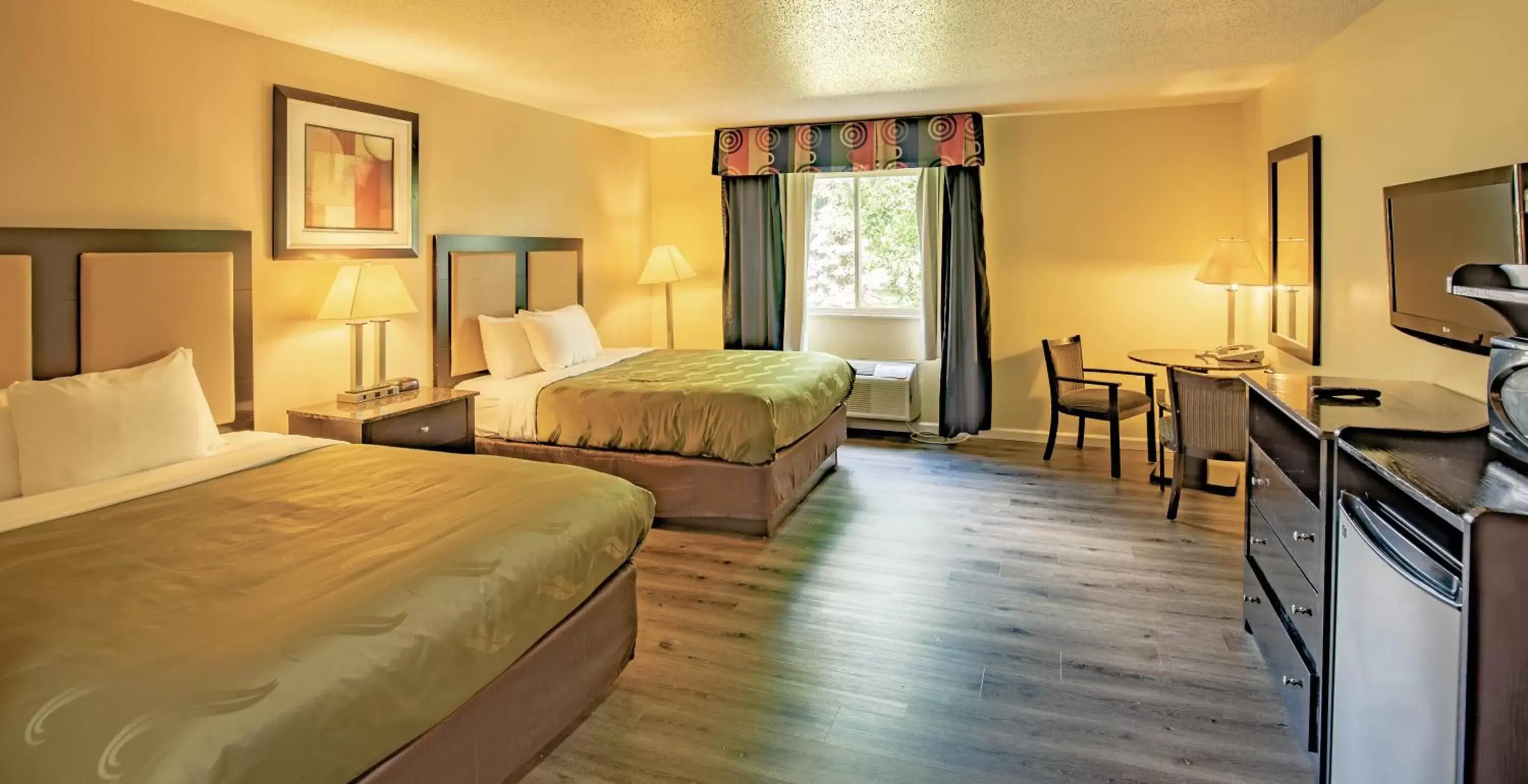 Quality Inn & Suites Woodstock near Lake Geneva