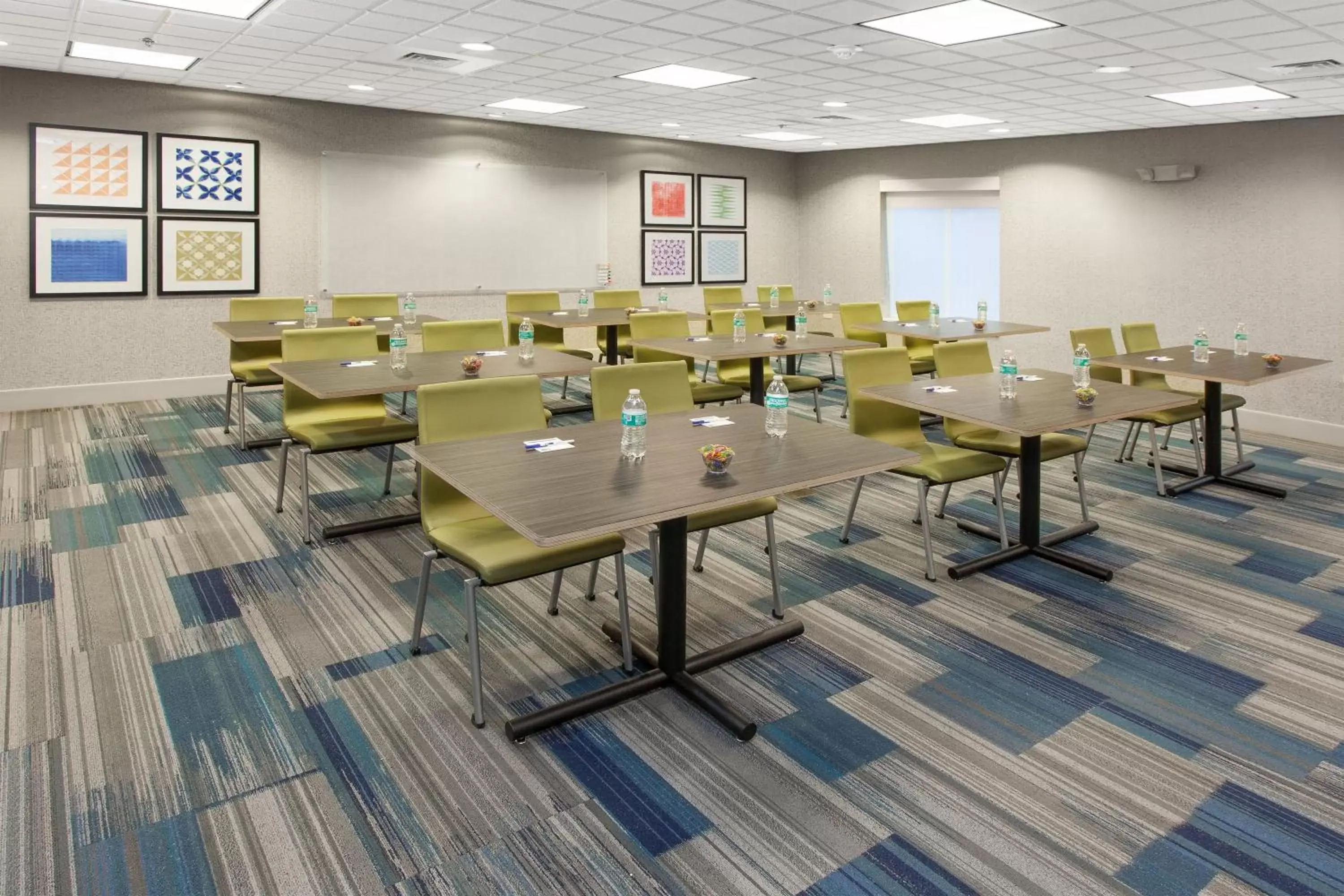 Meeting/conference room in Holiday Inn Express Hotel & Suites Lake Zurich-Barrington, an IHG Hotel