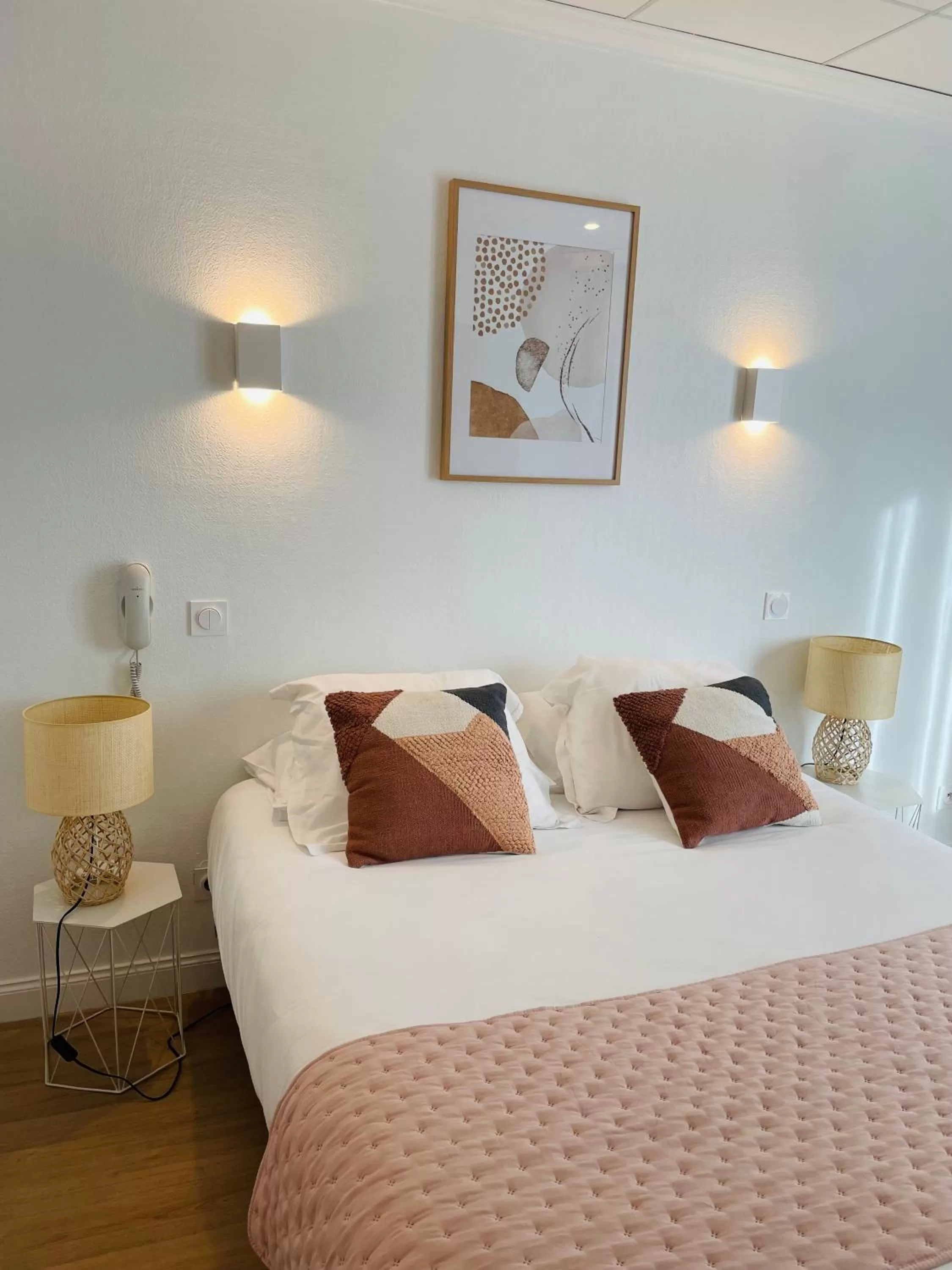 Bed in Hôtel Porte Mars - Reims Gare Centre Arena