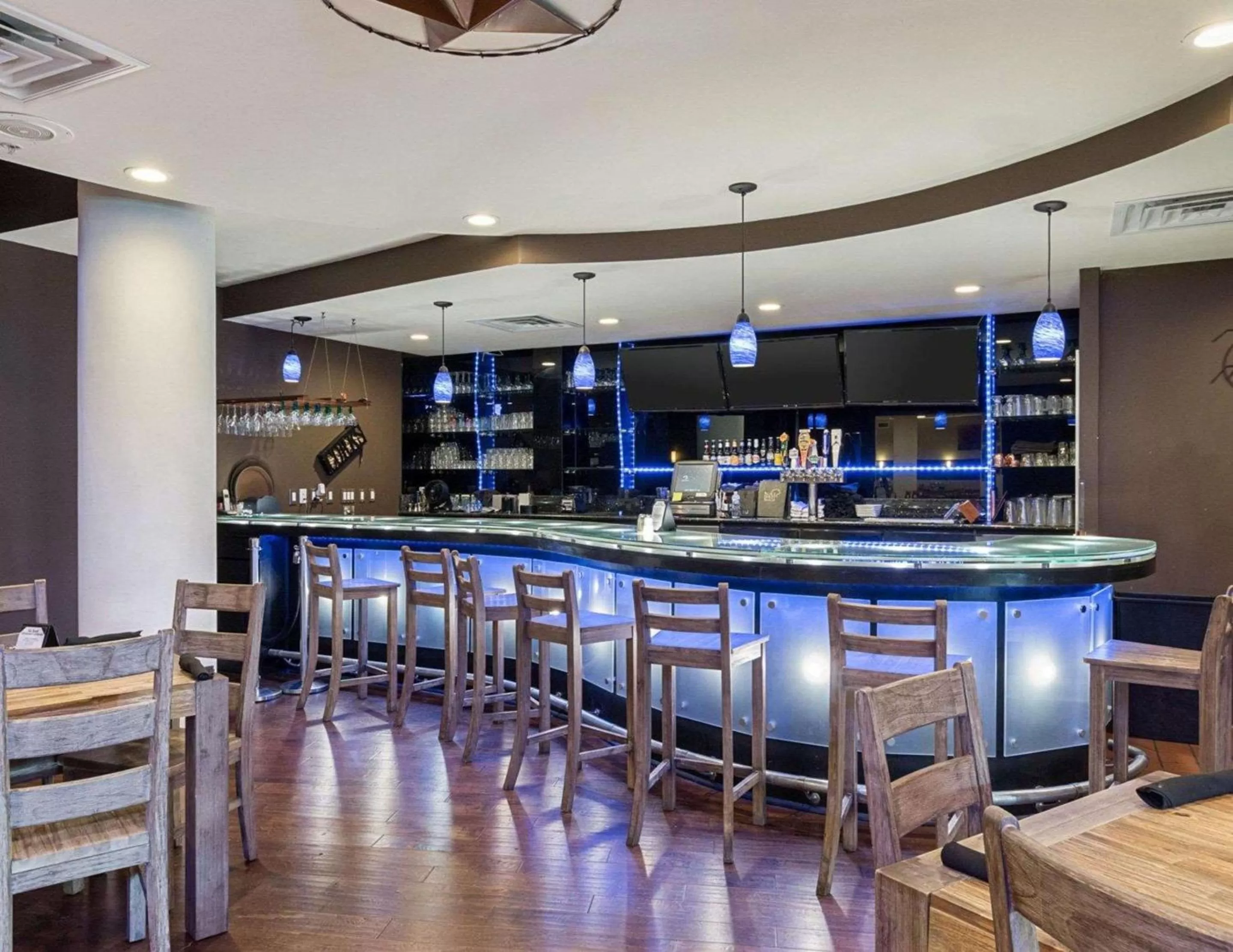 Restaurant/places to eat in Clarion Hotel San Angelo near Convention Center