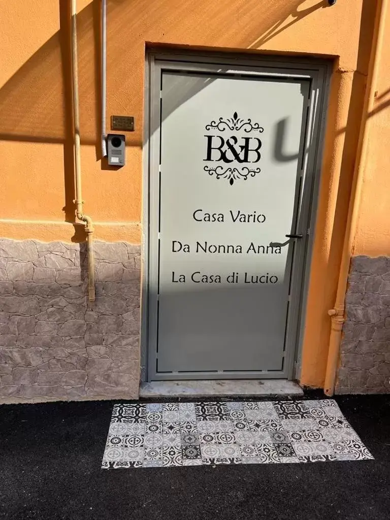 Property Logo/Sign in Casa Vario Napoli Centro