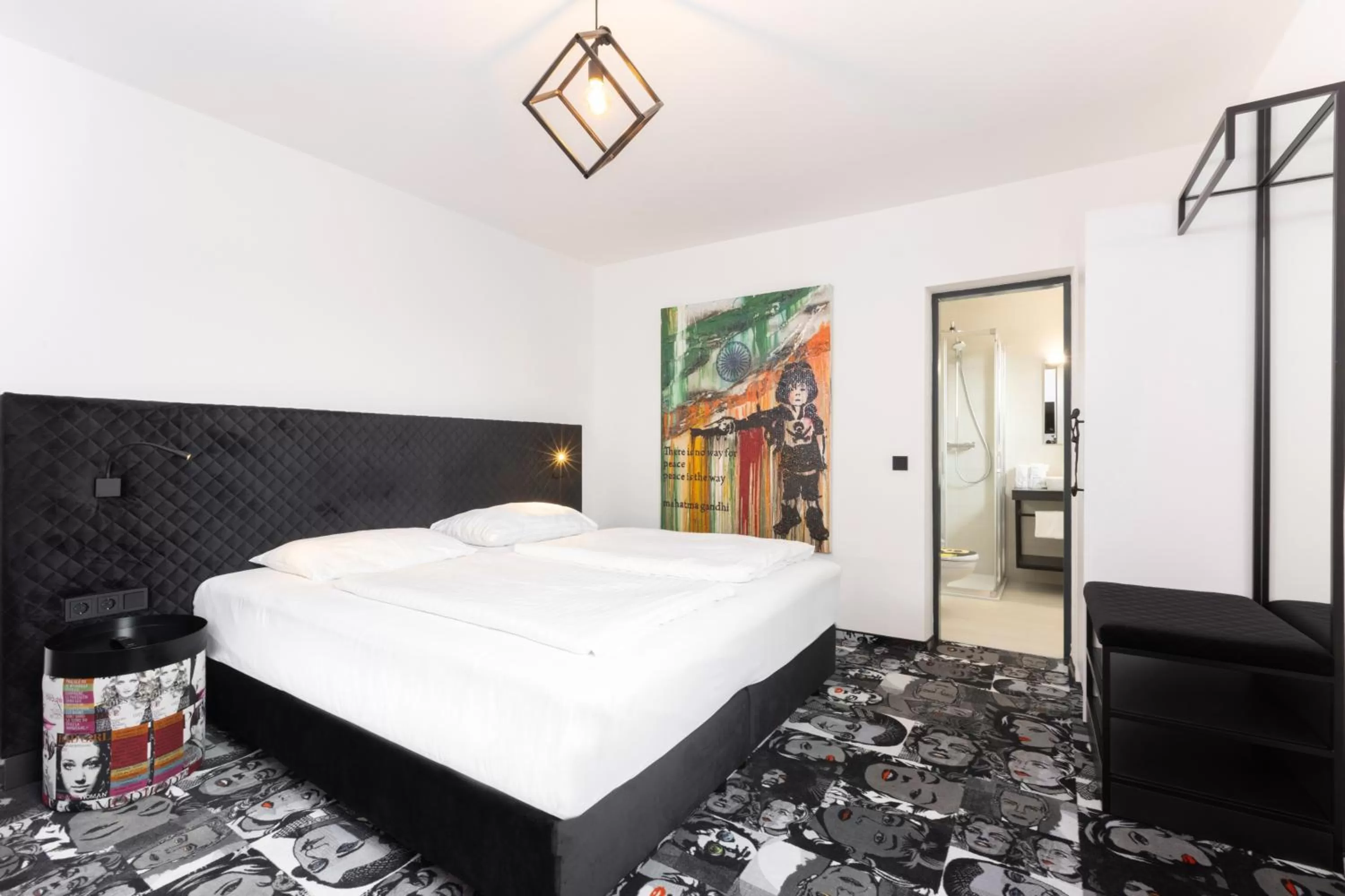 Photo of the whole room, Bed in Das Edlinger