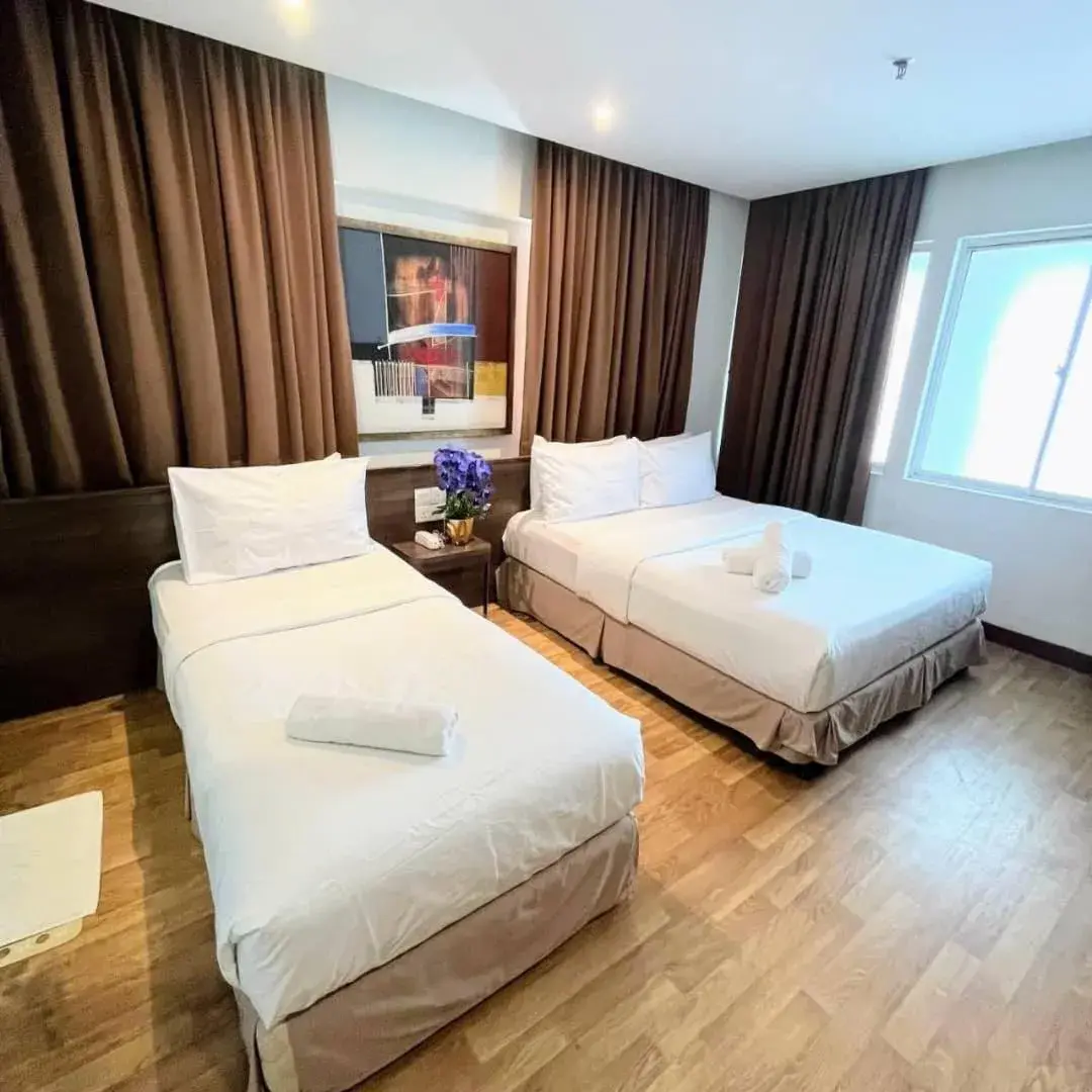 Deluxe Family Room with Window in Frenz Hotel Kuala Lumpur