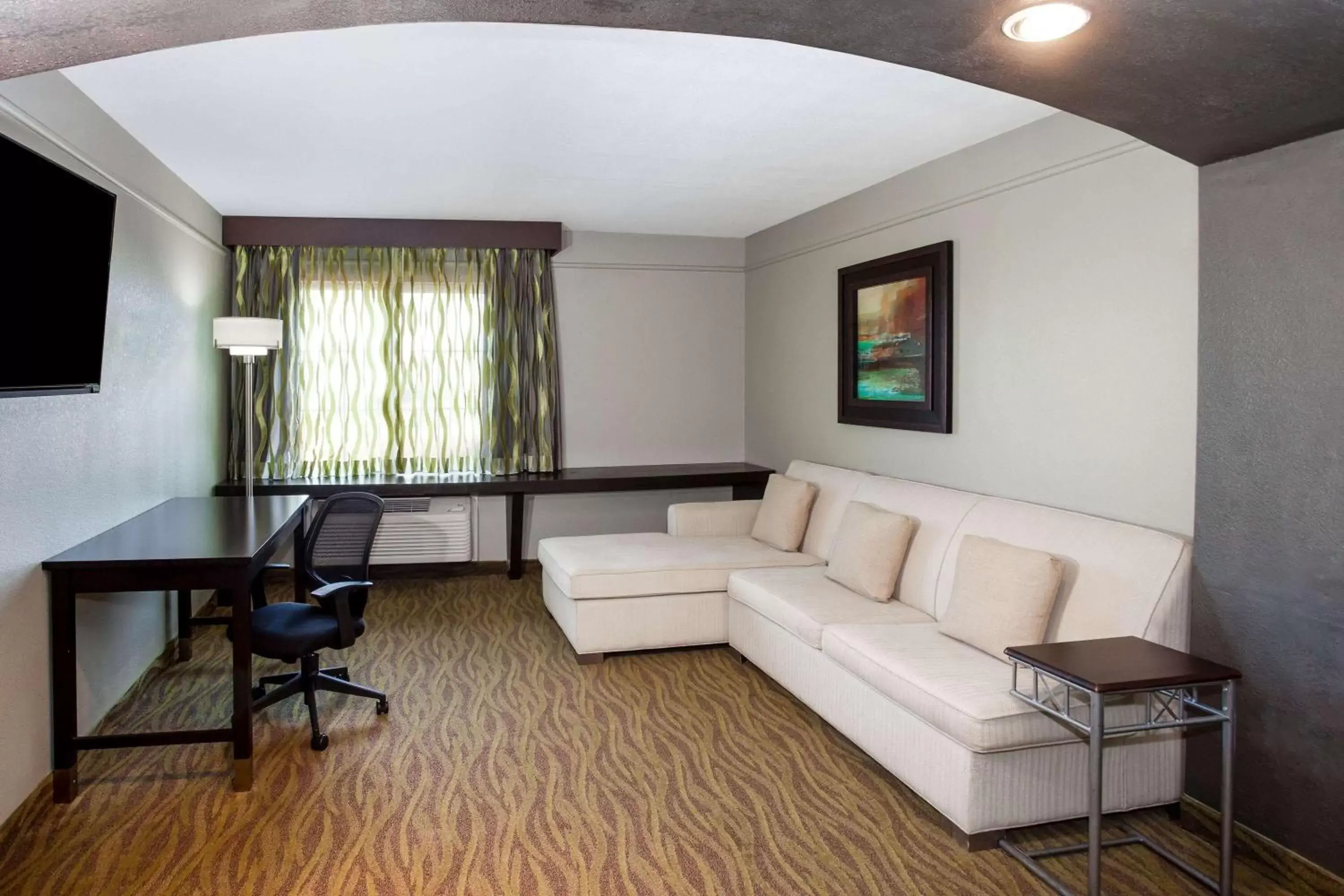 Photo of the whole room, Seating Area in La Quinta by Wyndham Laredo Airport