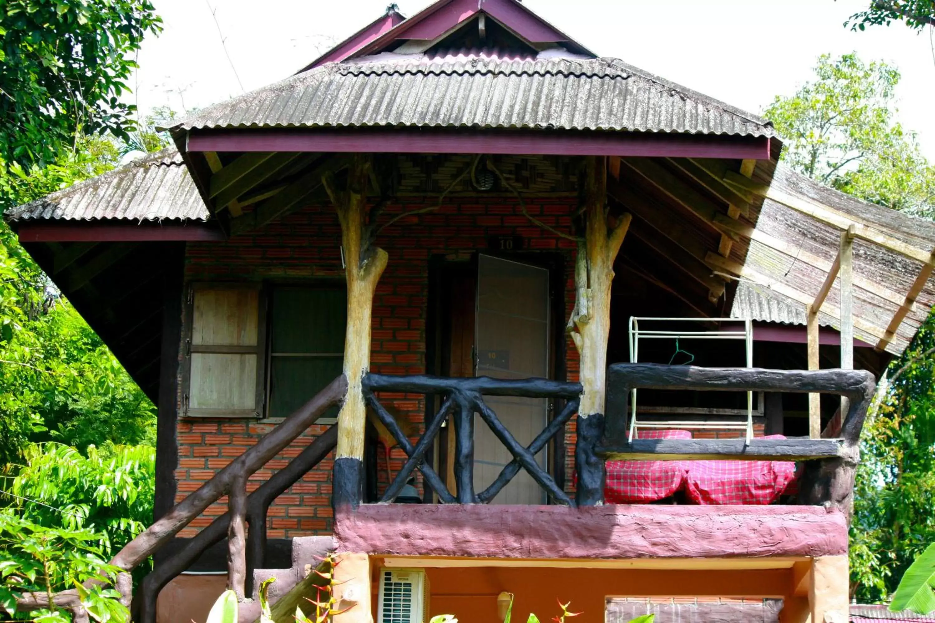 Property building in Khao Sok Morning Mist Resort