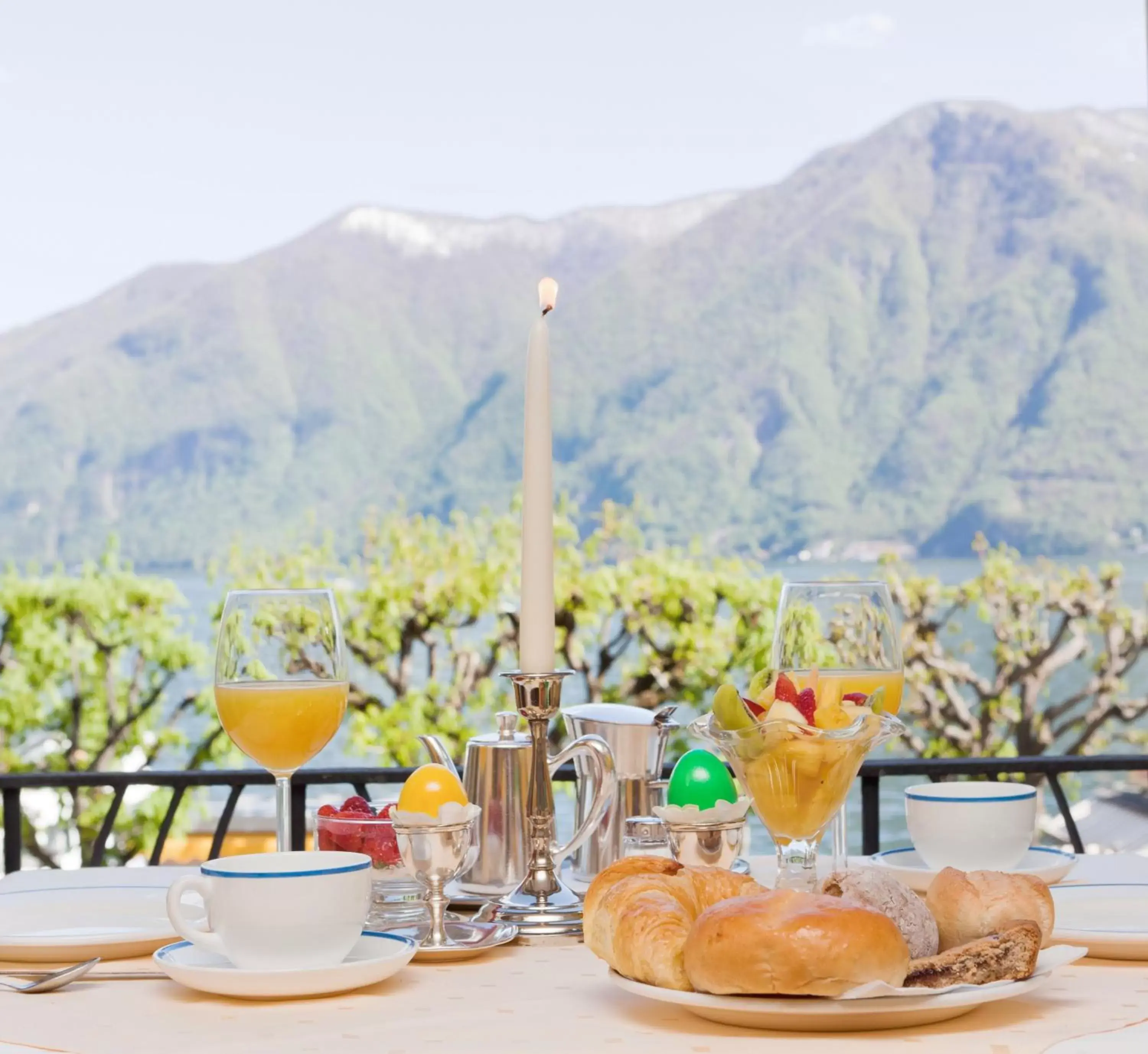 Breakfast, Mountain View in Hotel Walter Au Lac