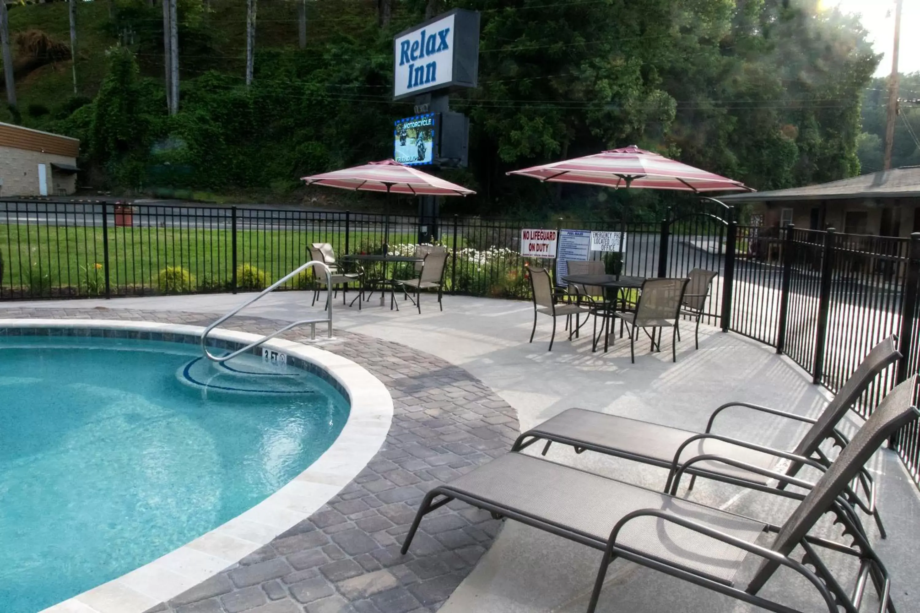 Activities, Swimming Pool in Relax Inn - Bryson City