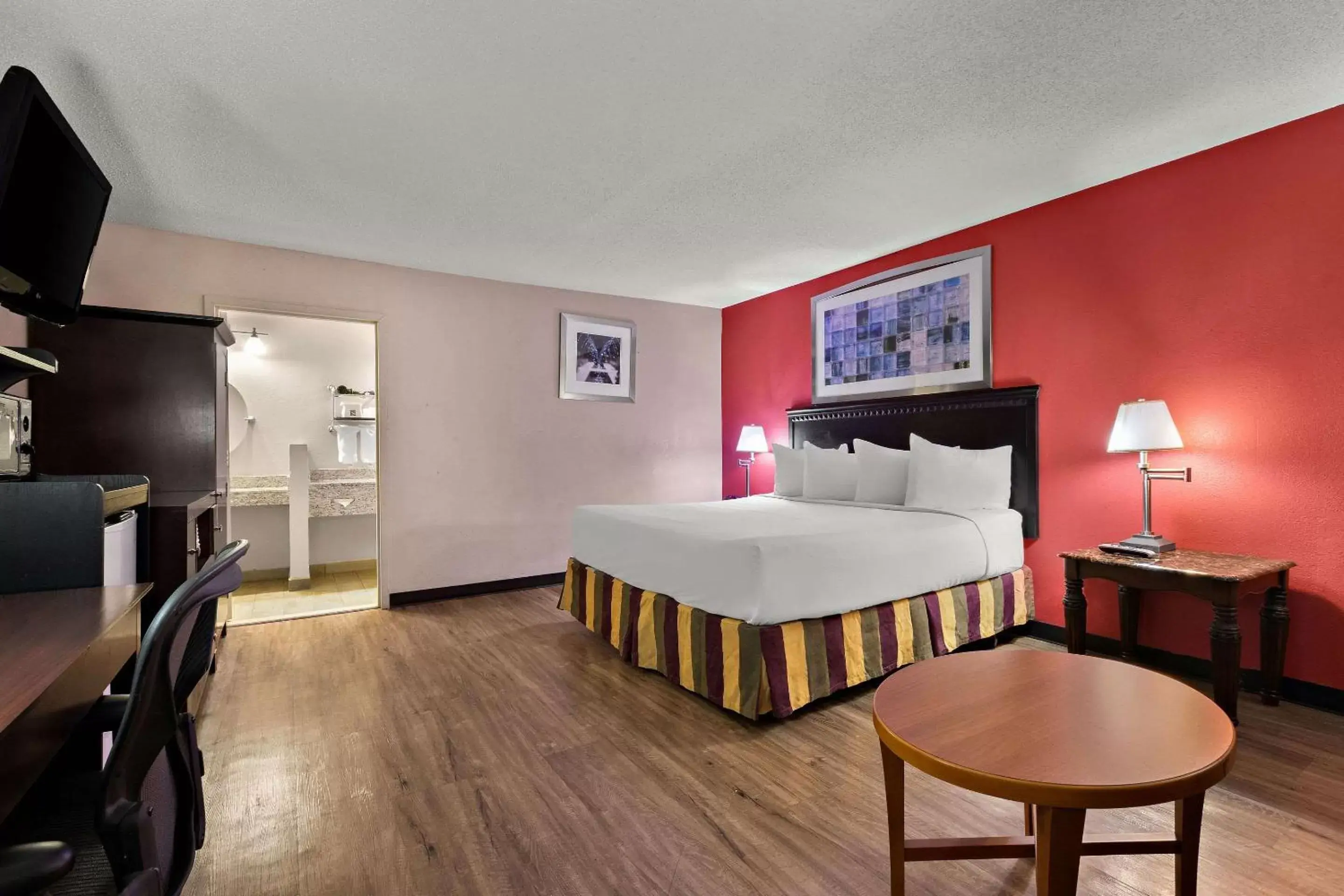 Bedroom, Bed in Quality Inn Wayne - Fairfield Area
