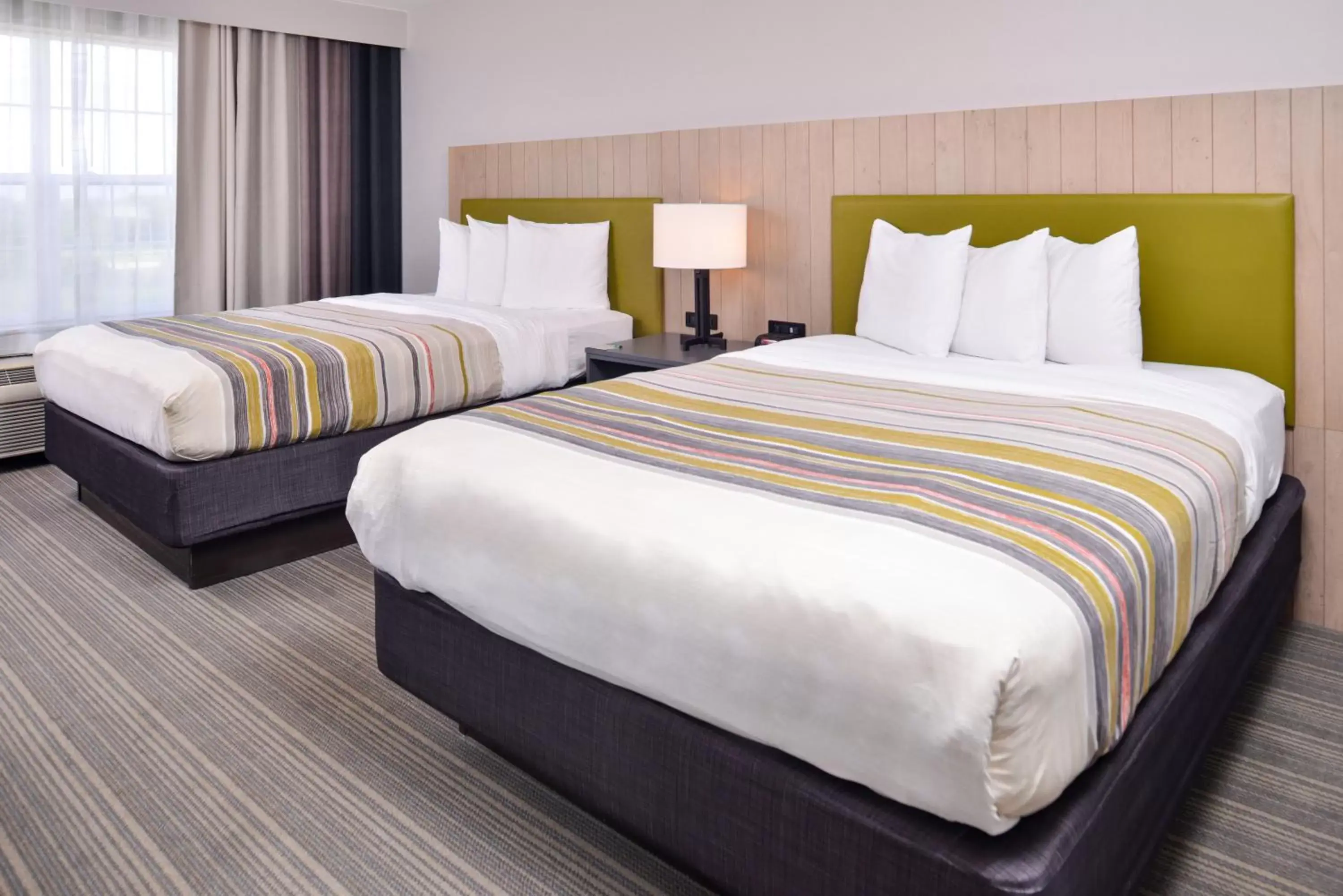 Bed in Country Inn & Suites by Radisson, Tinley Park, IL